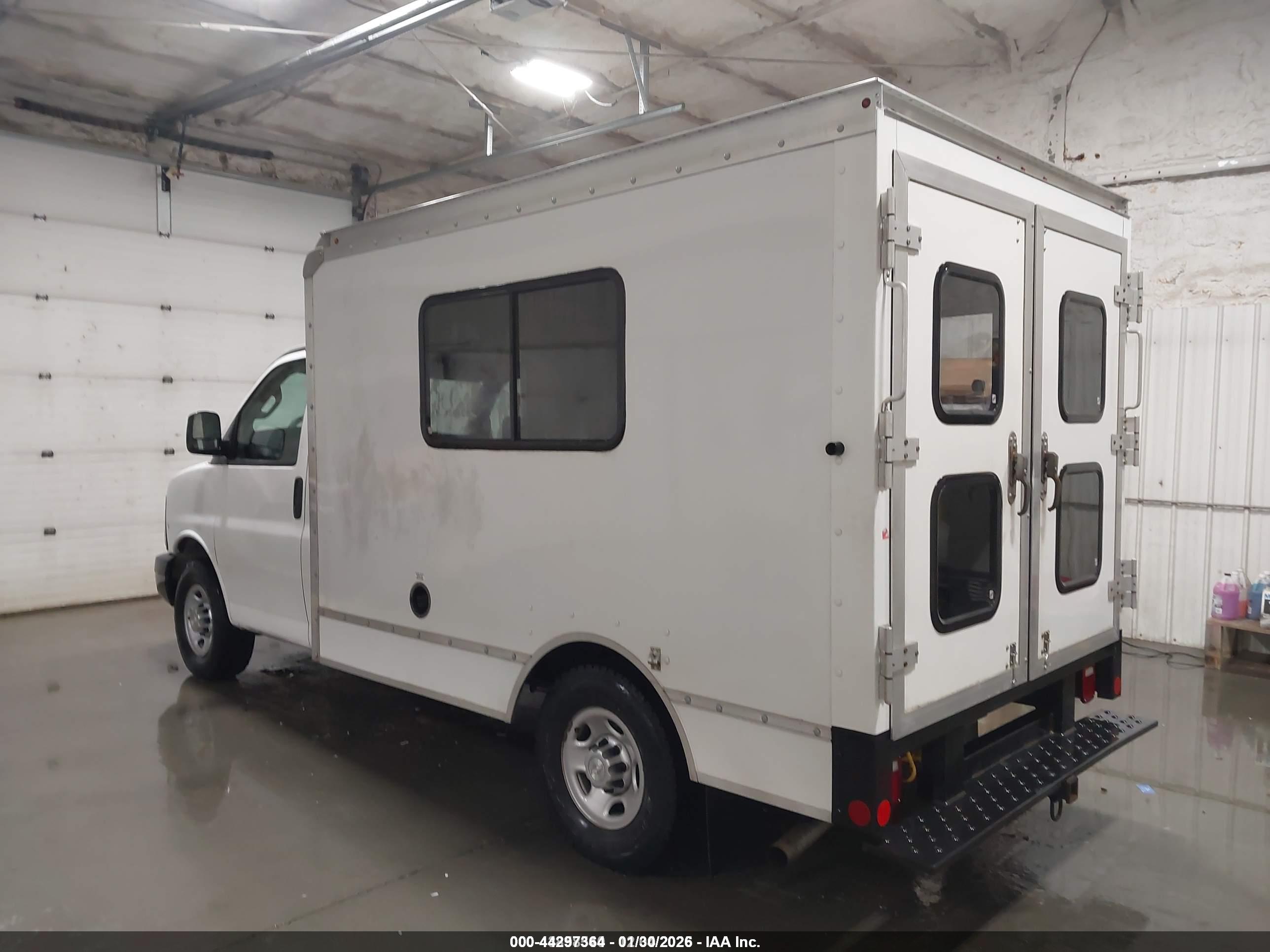 CHEVROLET EXPRESS image 3