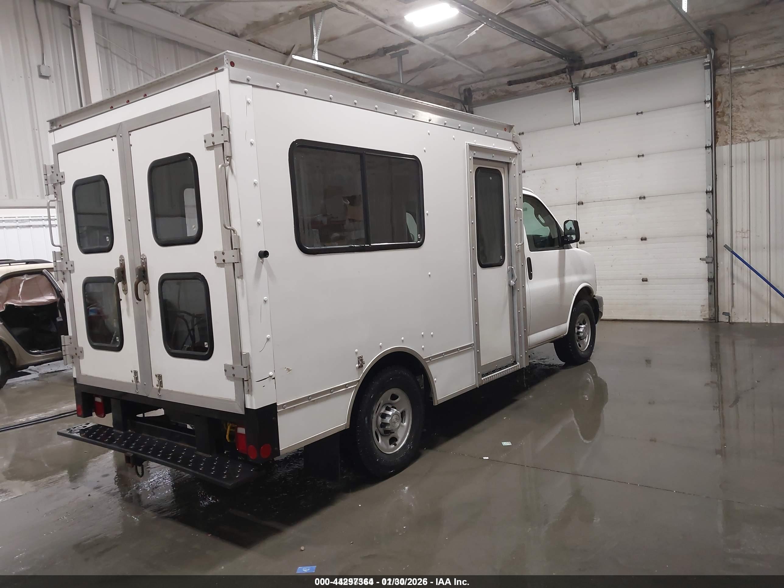 CHEVROLET EXPRESS image 4