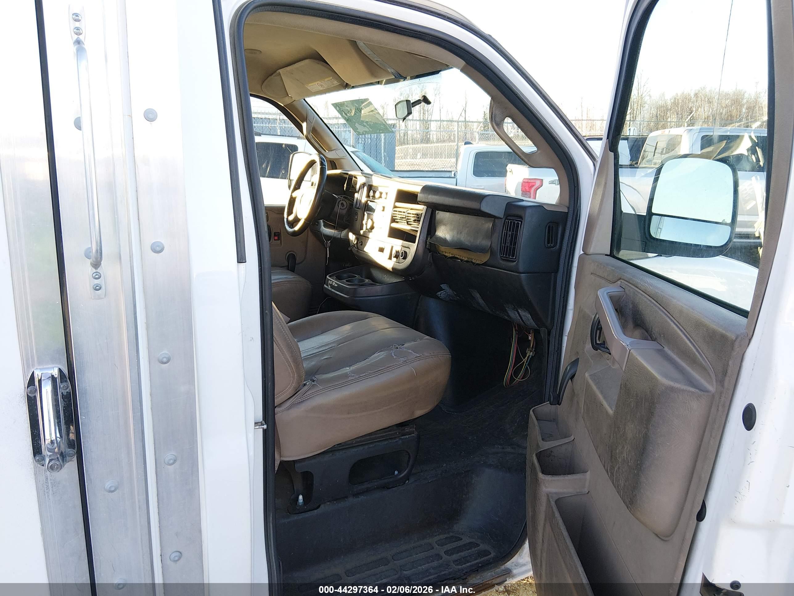 CHEVROLET EXPRESS image 5