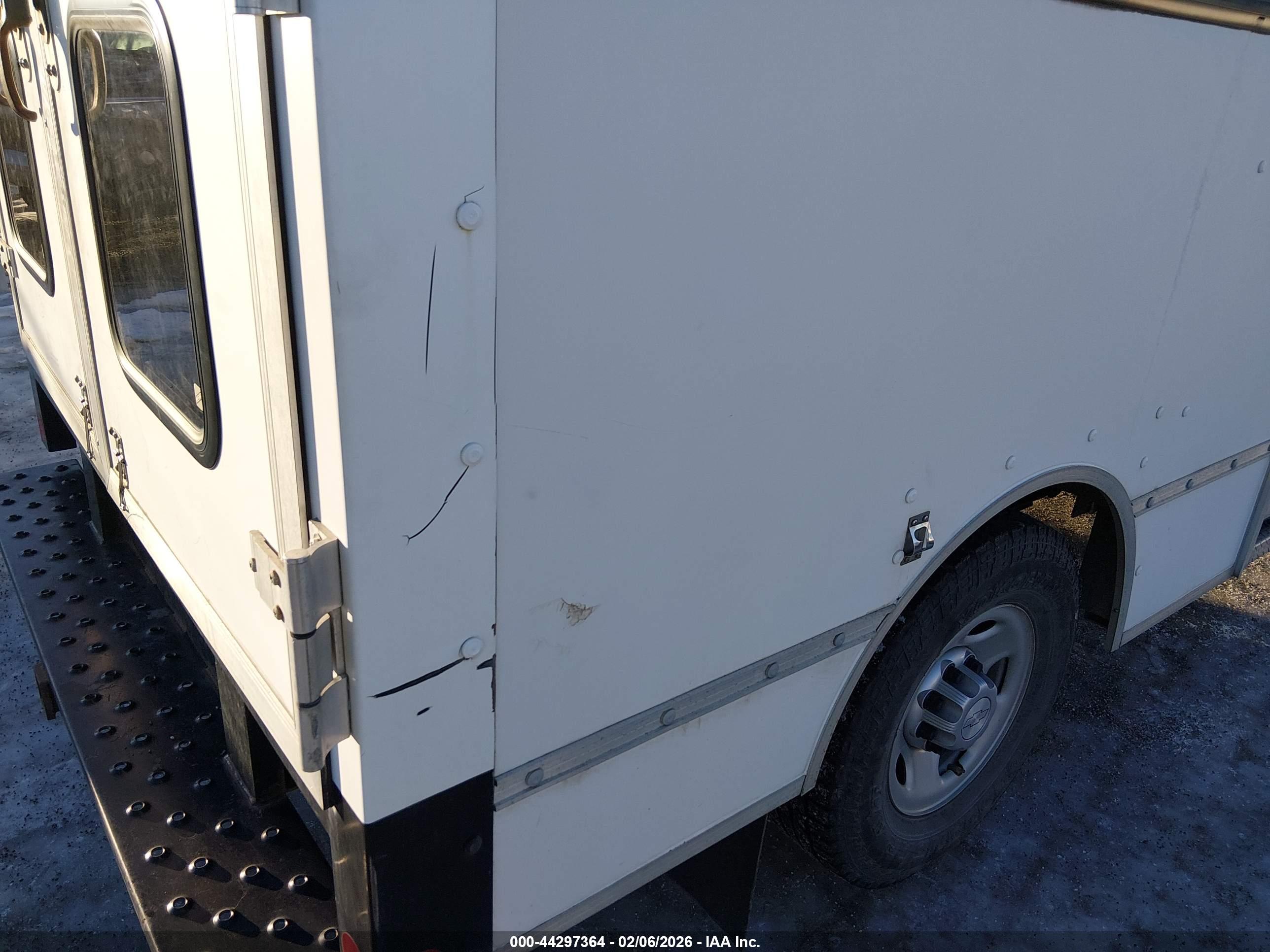 CHEVROLET EXPRESS image 6