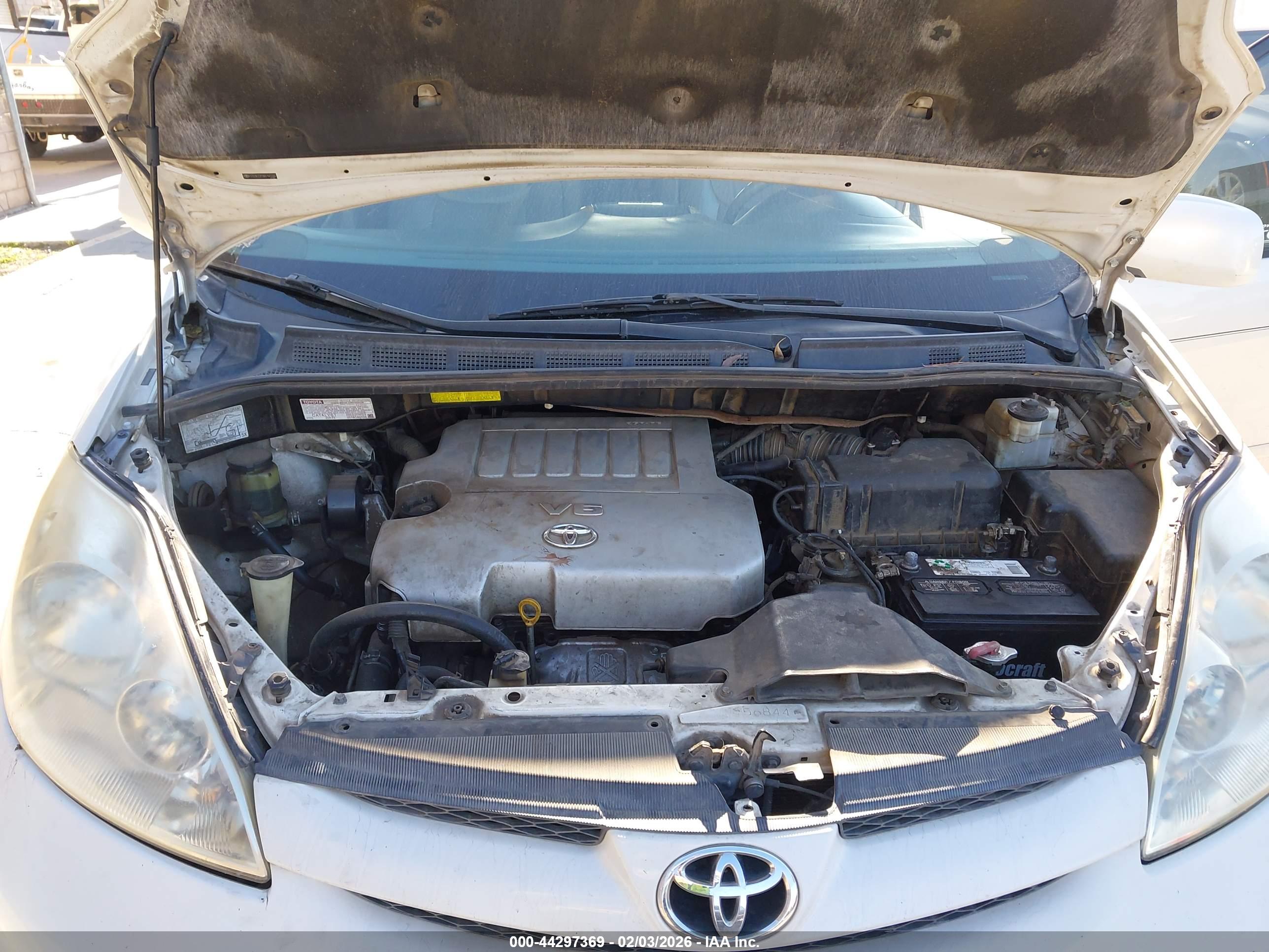 TOYOTA SIENNA image 10