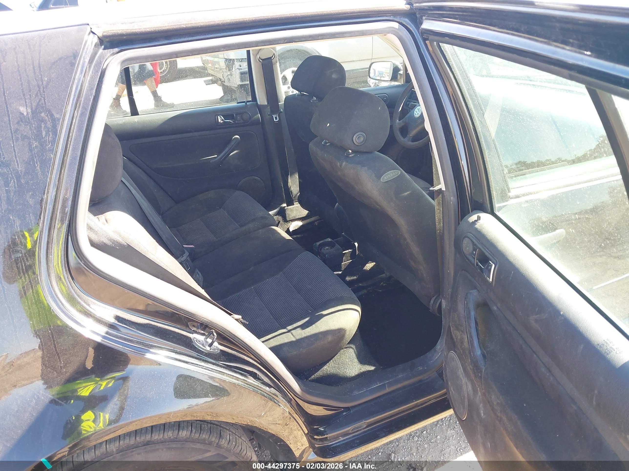 VOLKSWAGEN GOLF image 8