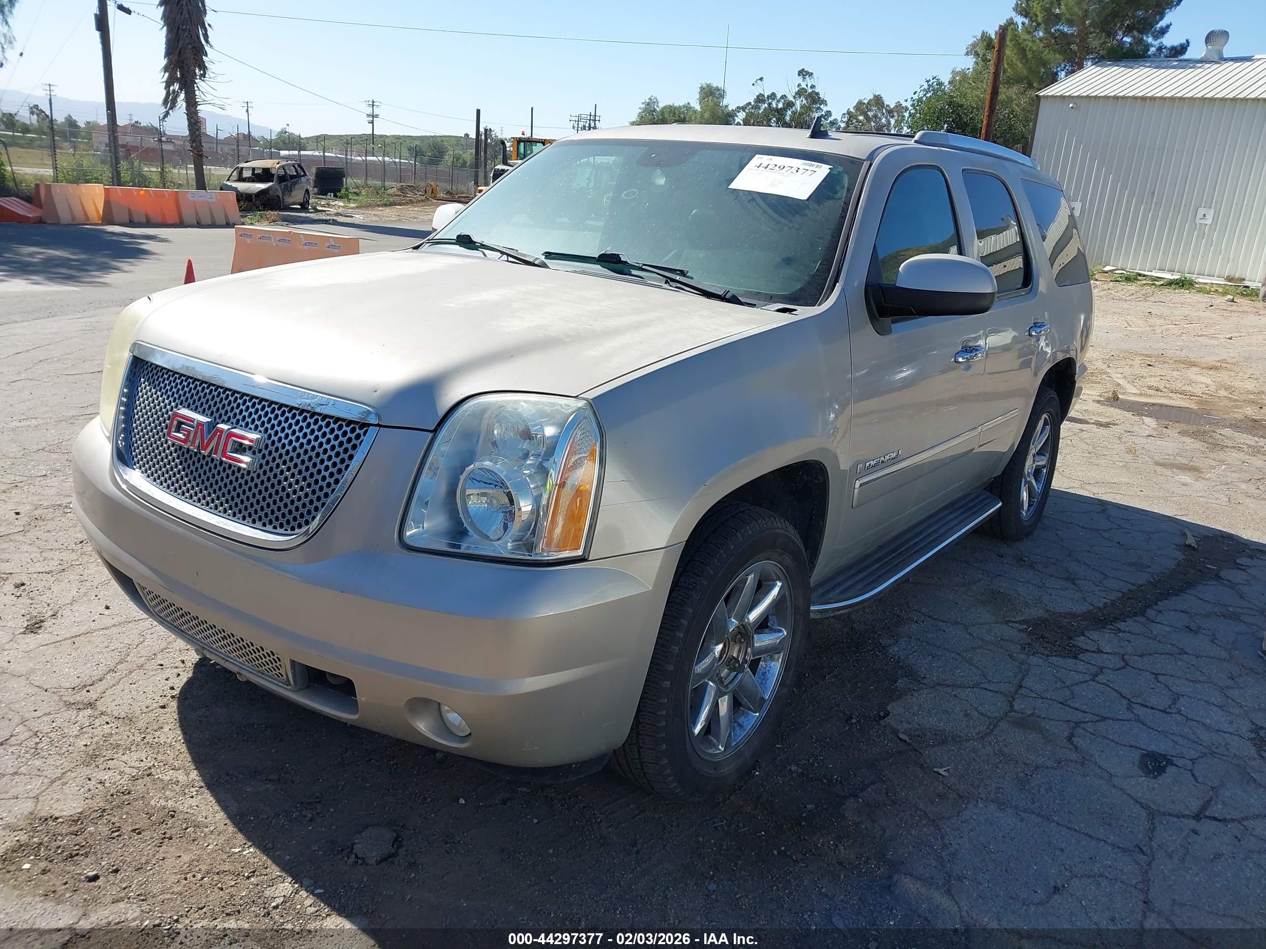 GMC YUKON image 2