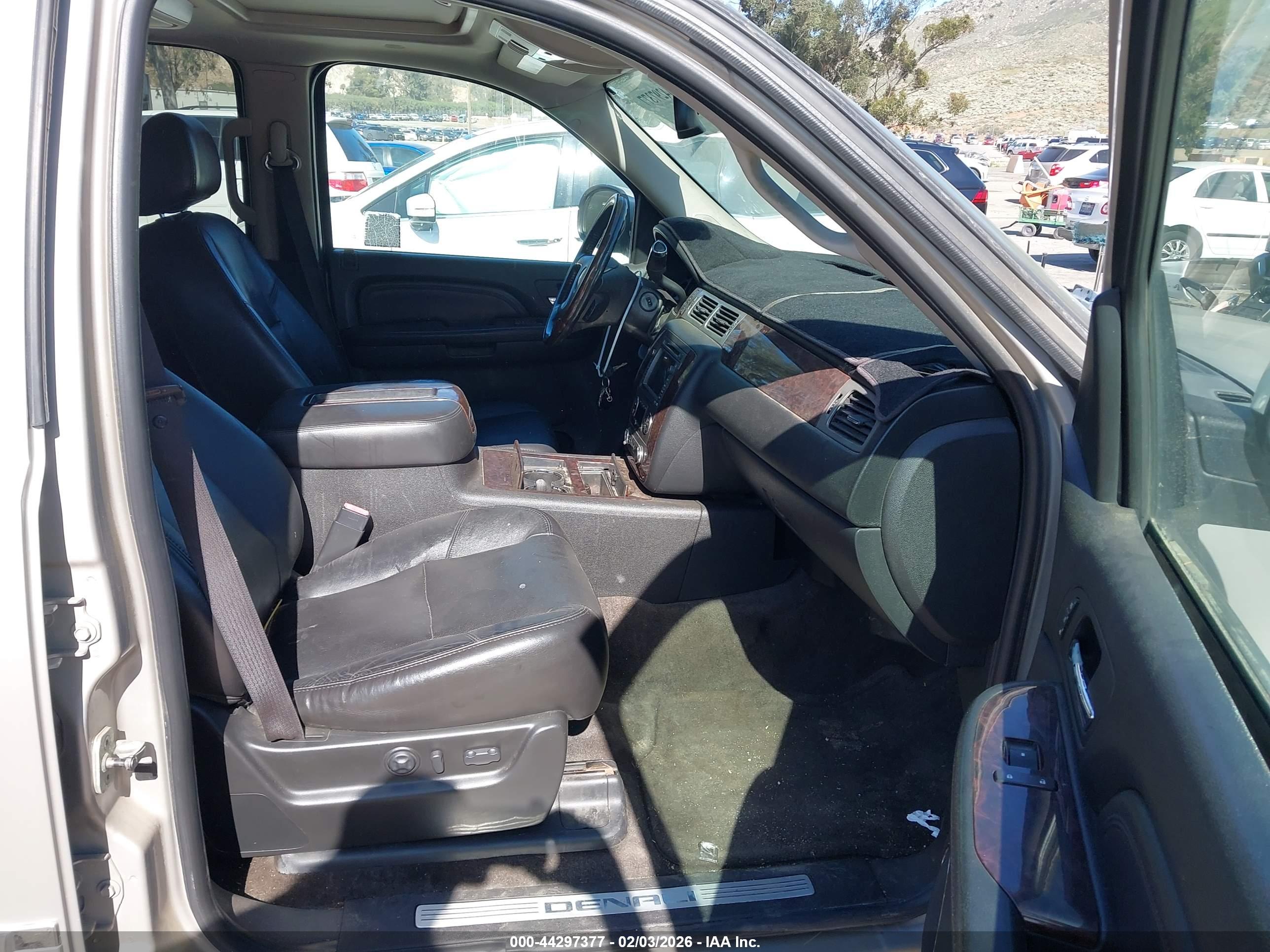 GMC YUKON image 5