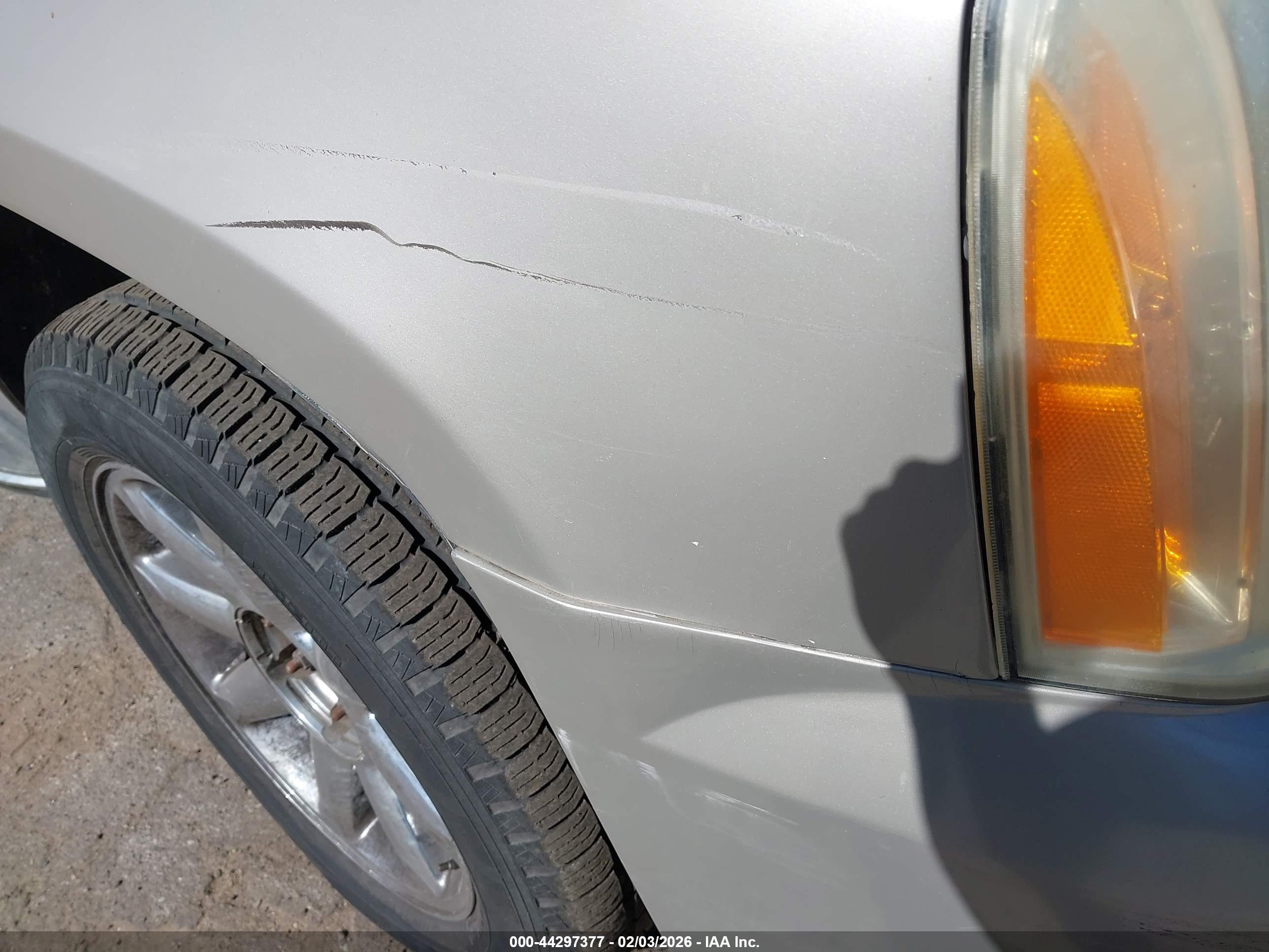 GMC YUKON image 6
