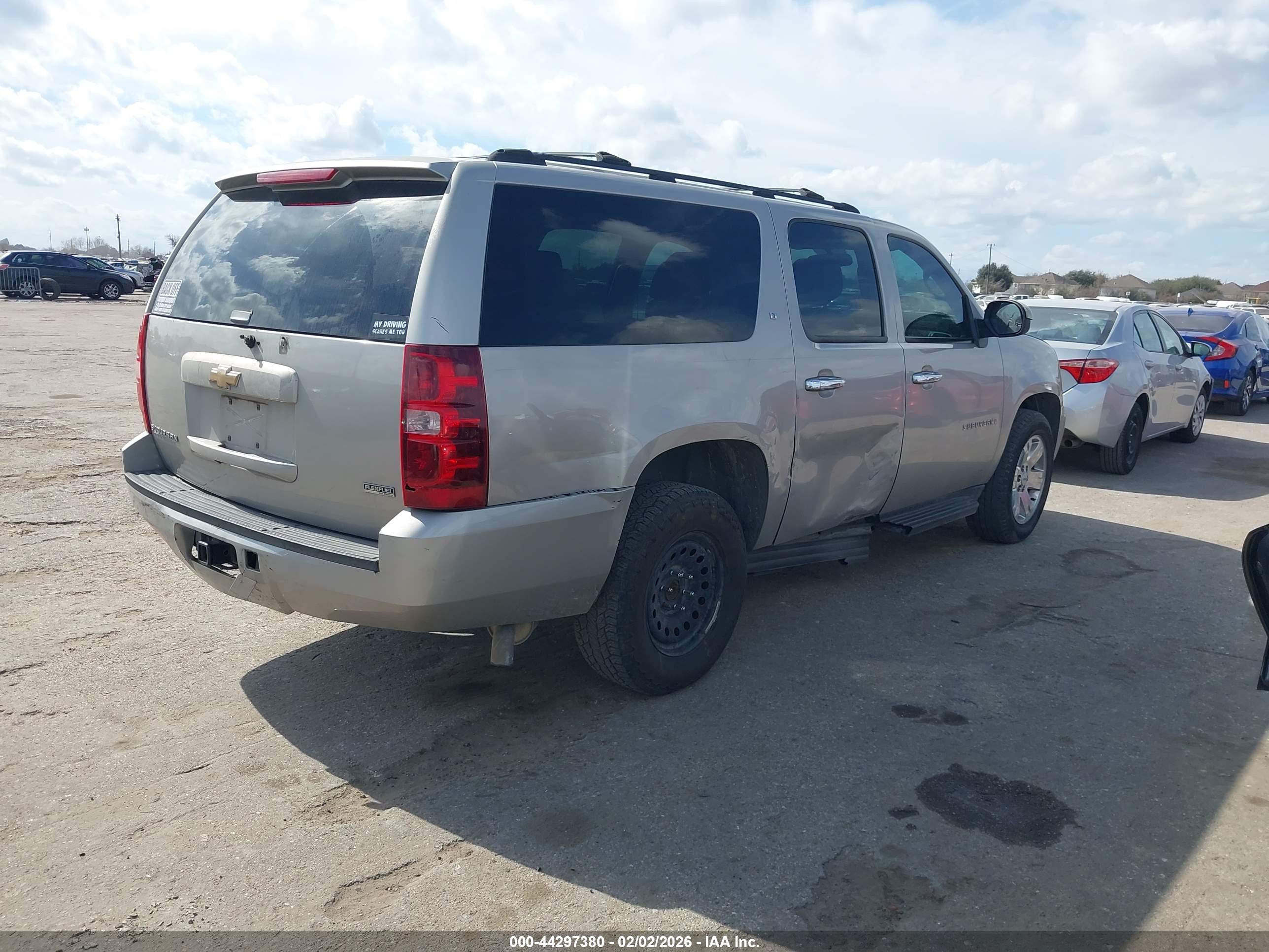 CHEVROLET SUBURBAN image 4