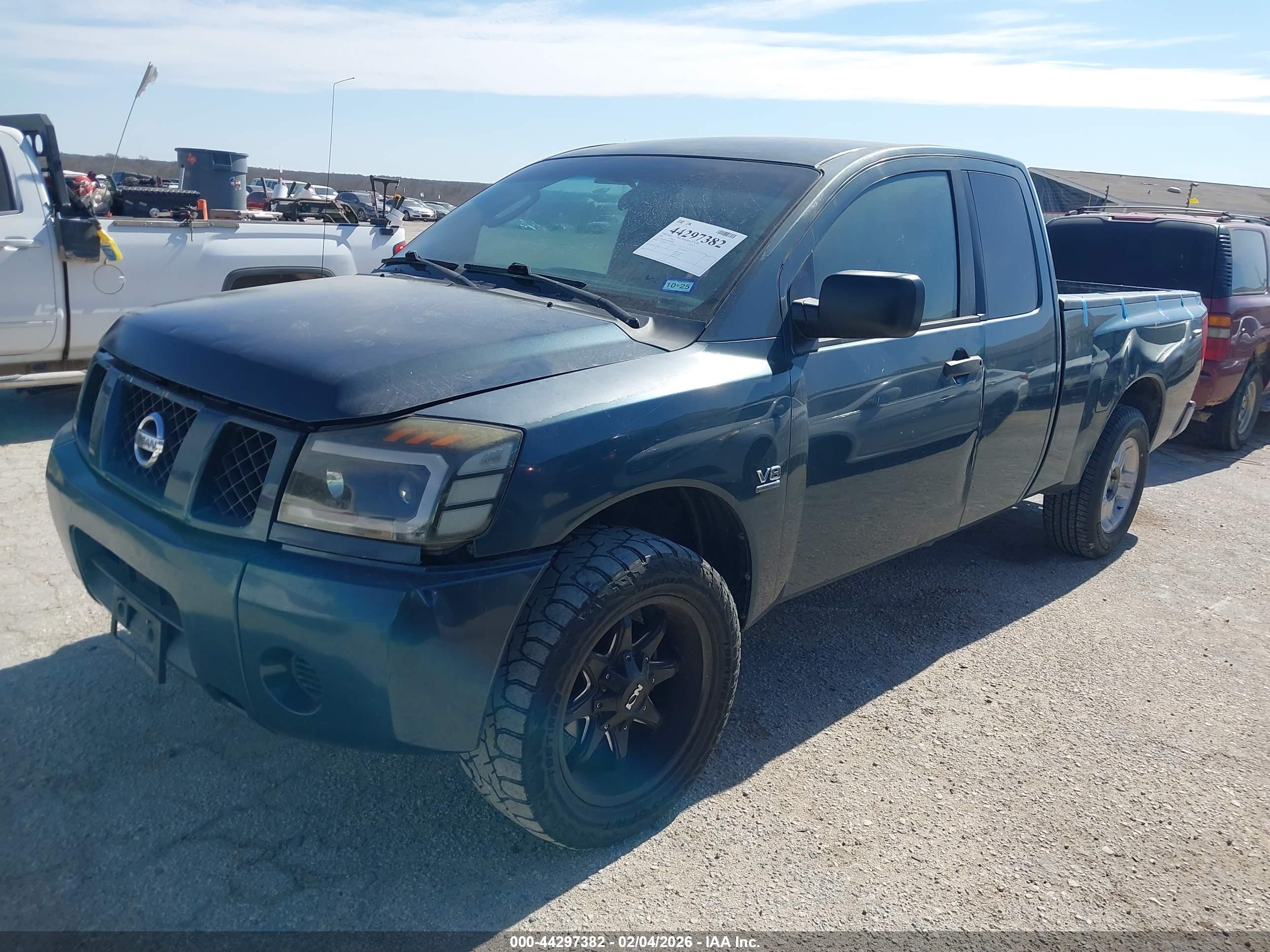 NISSAN TITAN image 2