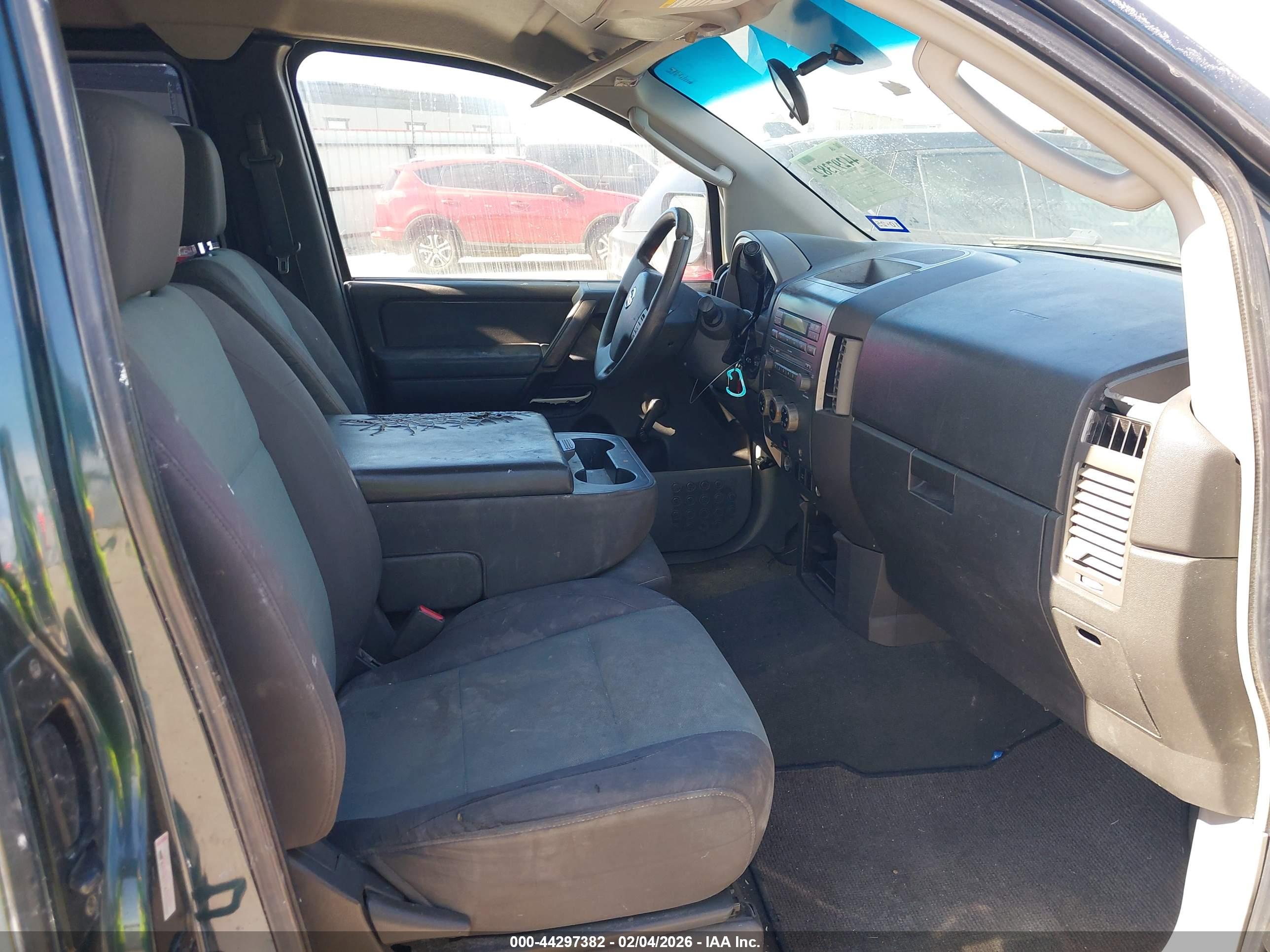 NISSAN TITAN image 5