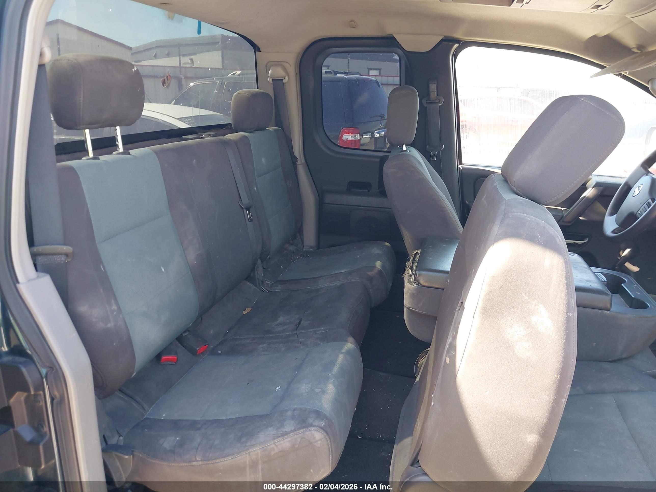 NISSAN TITAN image 8