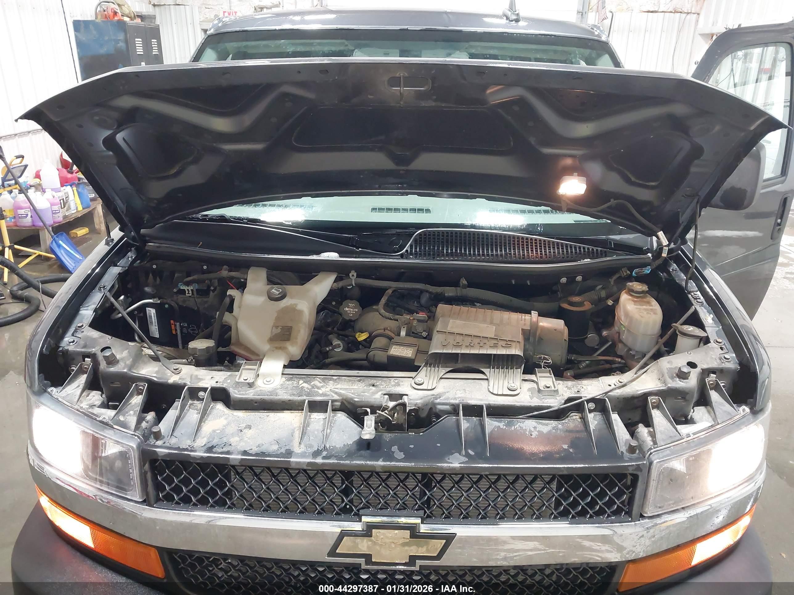 CHEVROLET EXPRESS image 10