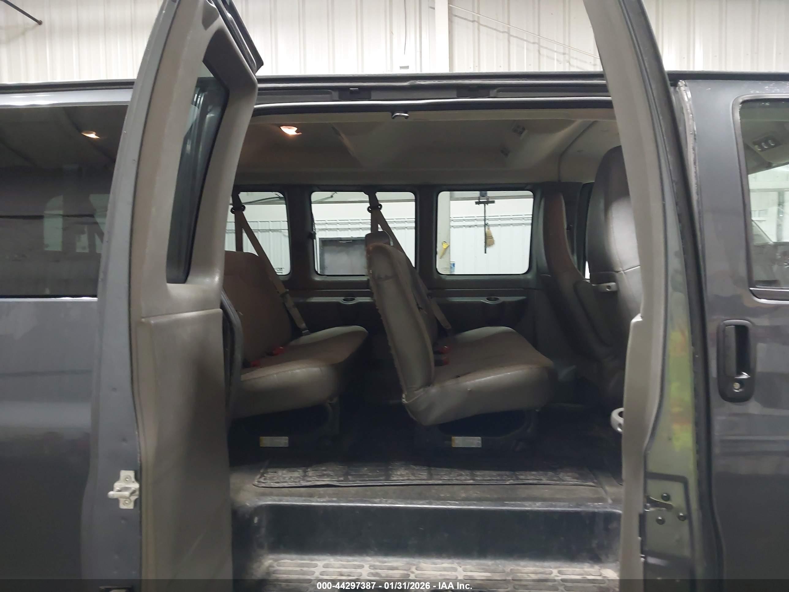 CHEVROLET EXPRESS image 8