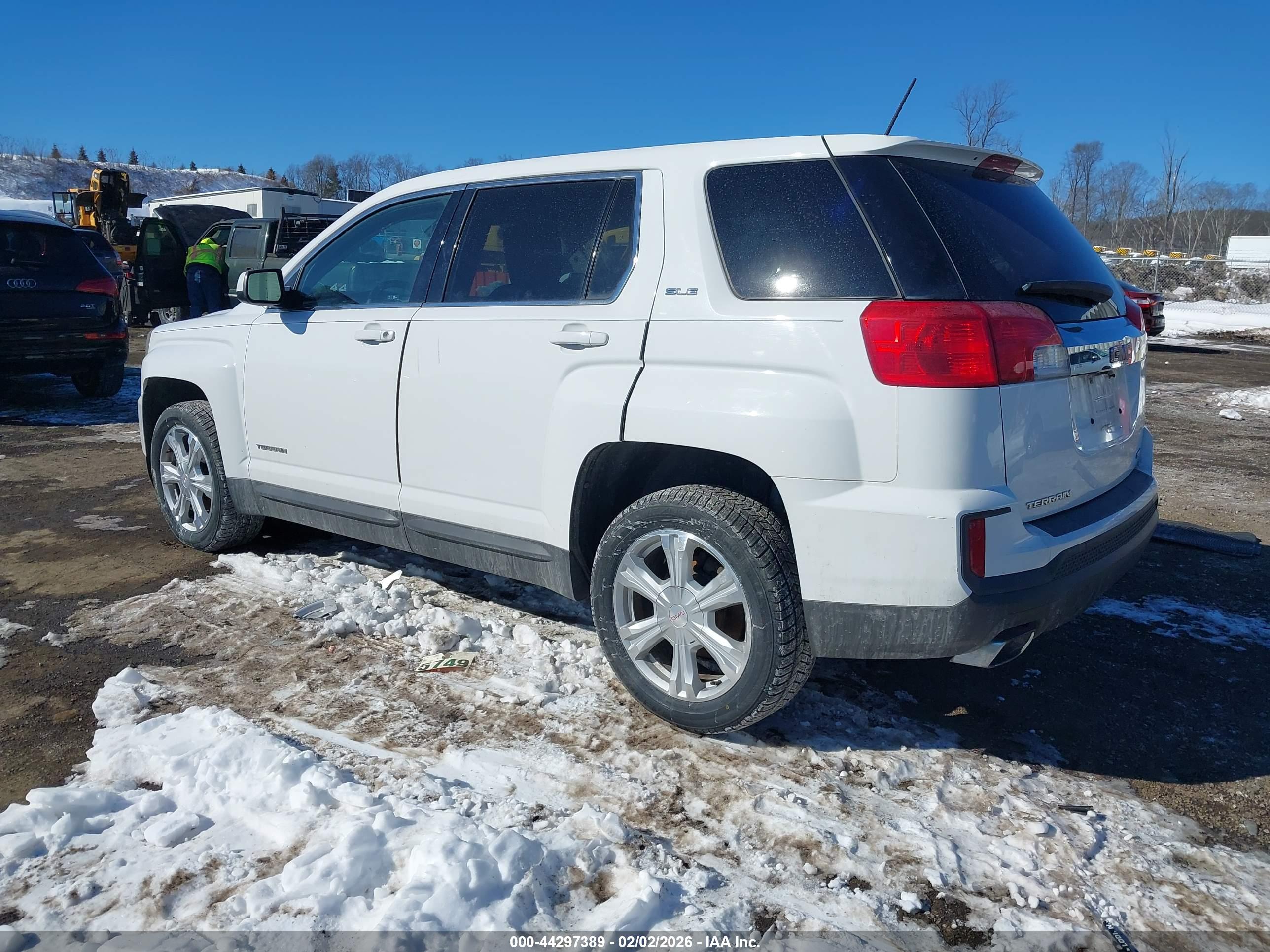 GMC TERRAIN image 3