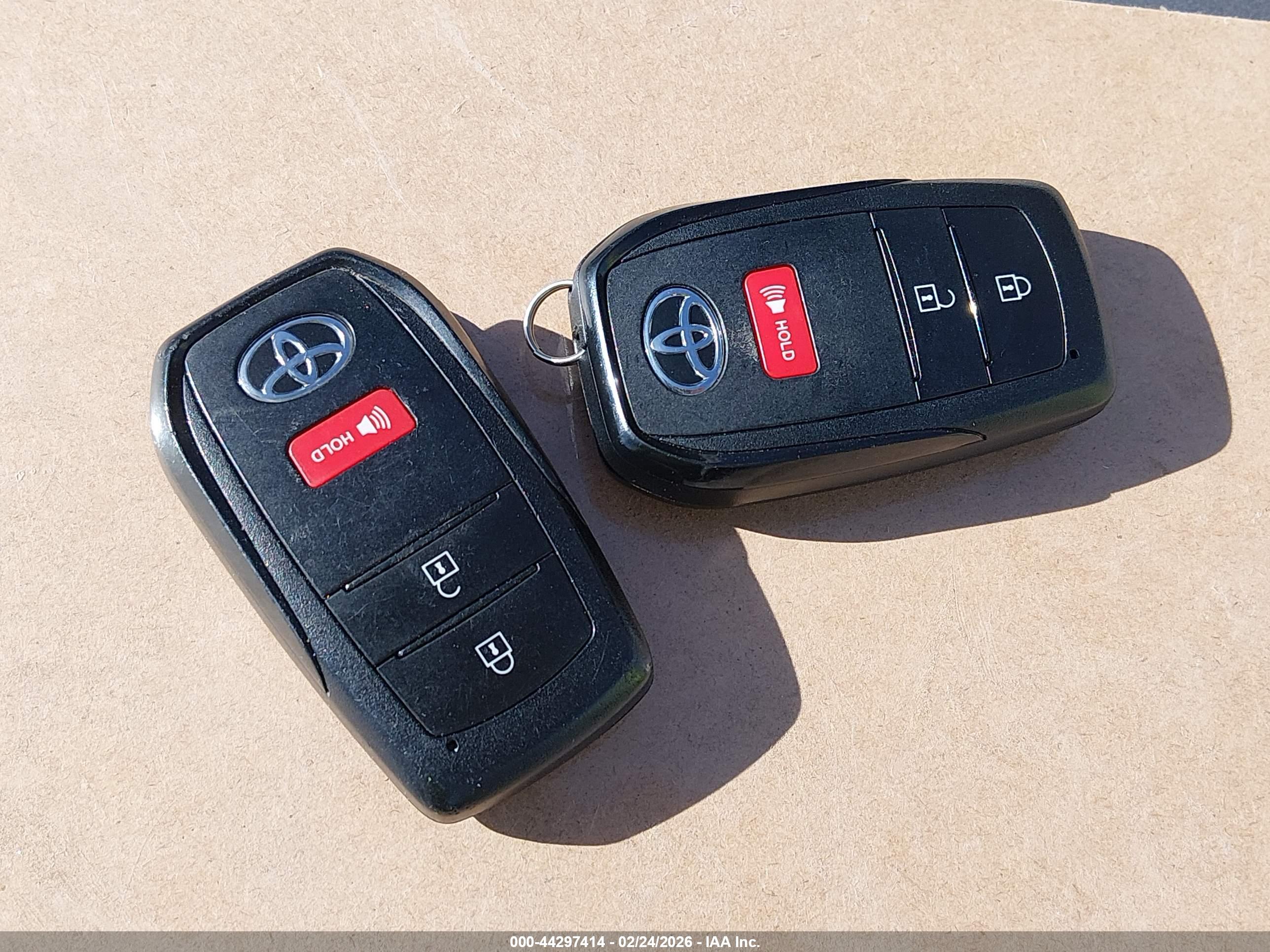 TOYOTA PRIUS image 11