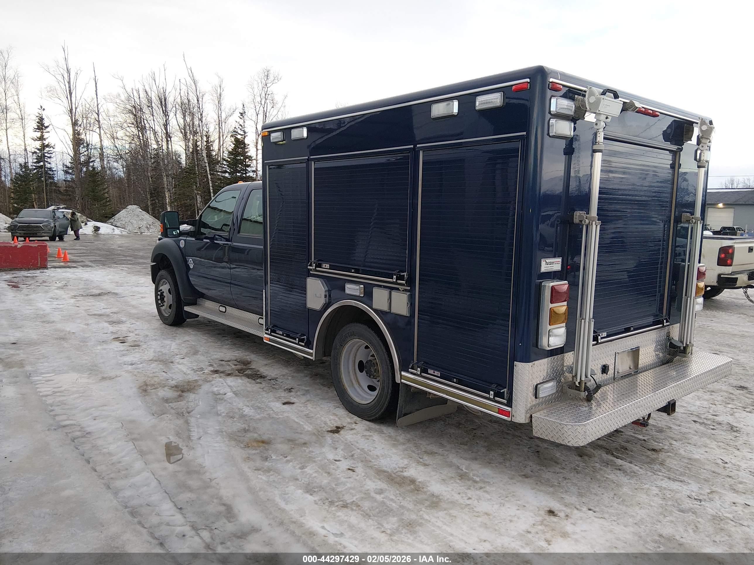 FORD F450 image 3