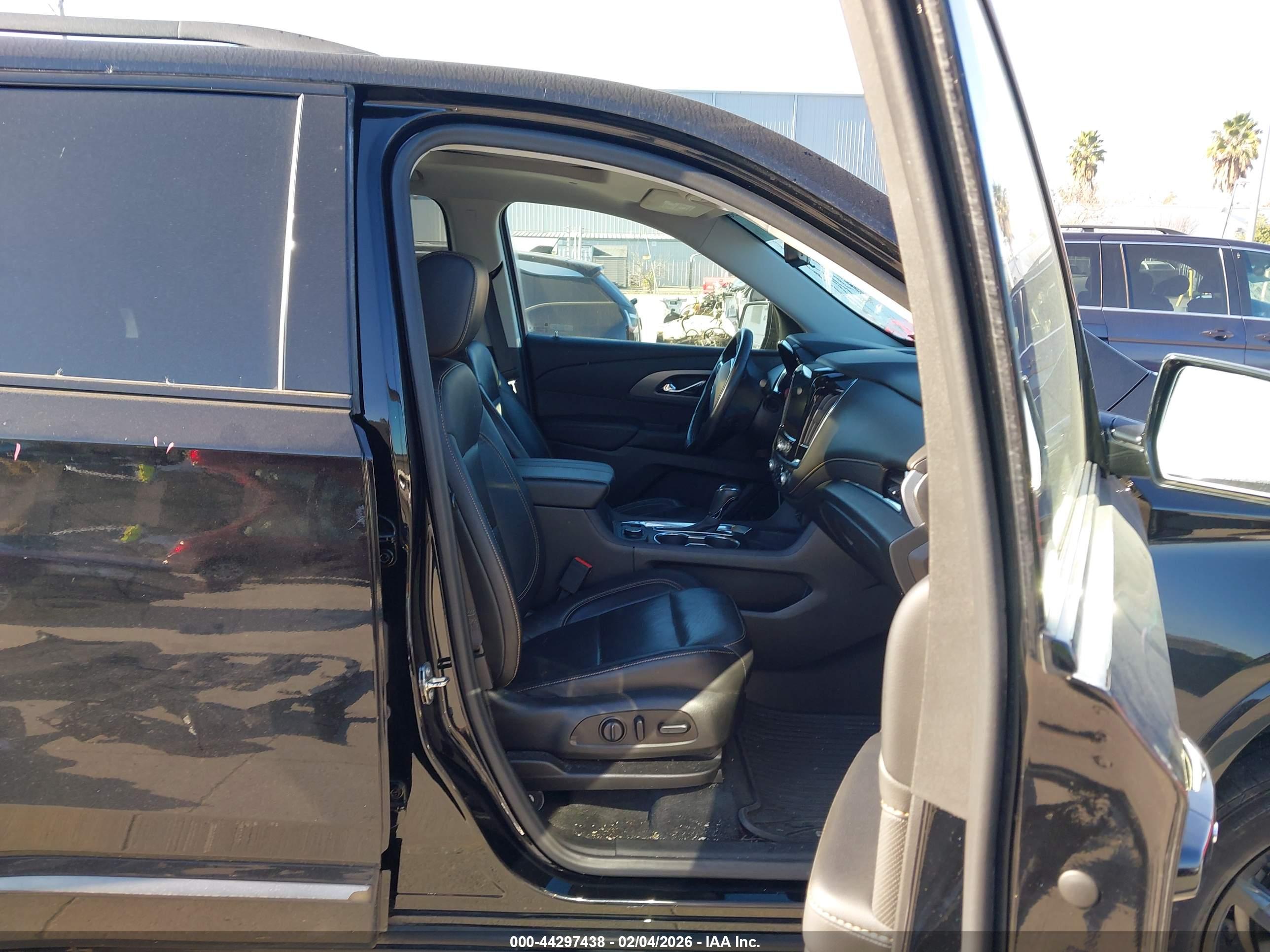CHEVROLET TRAVERSE image 5