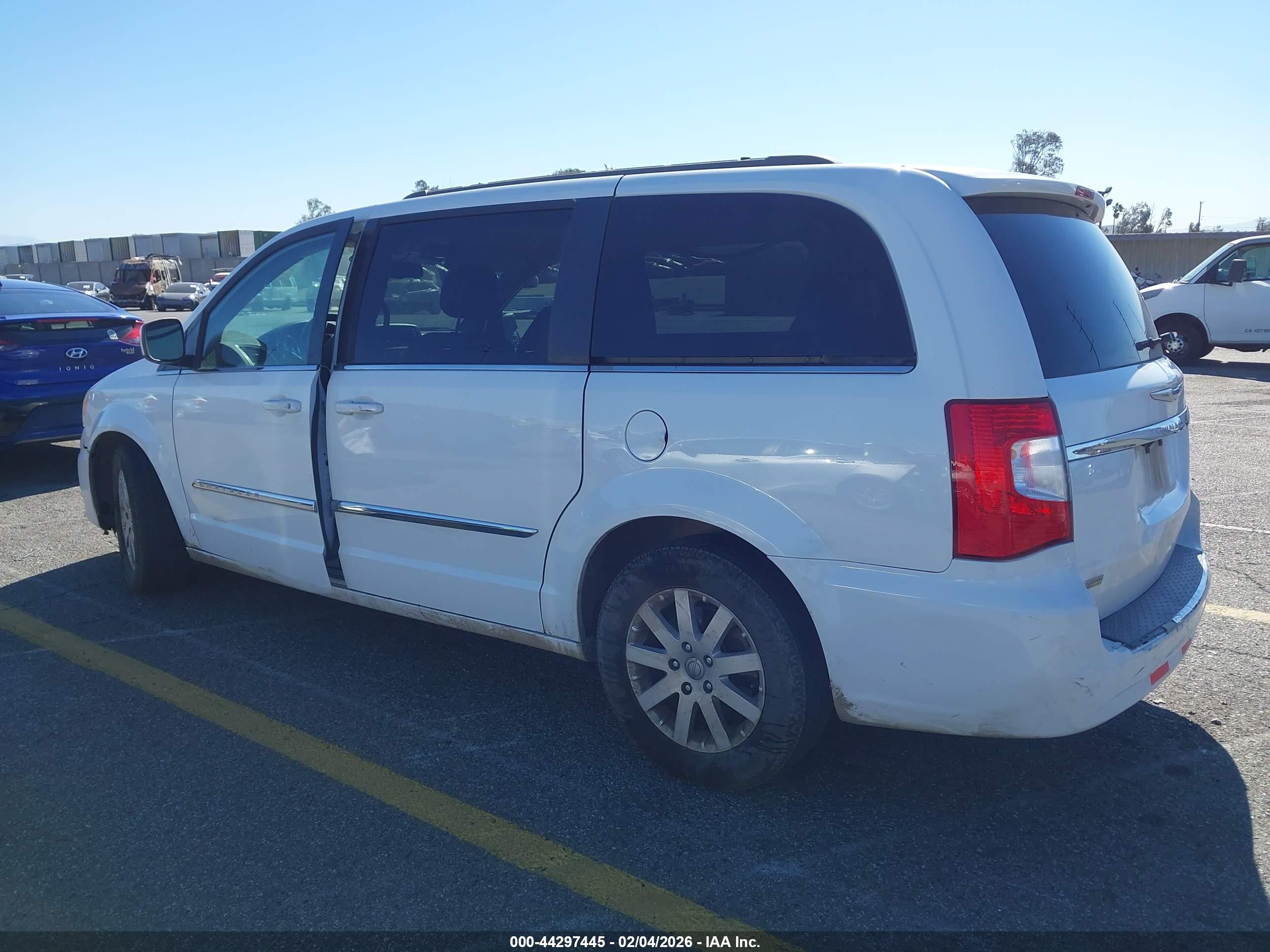 CHRYSLER TOWN image 3