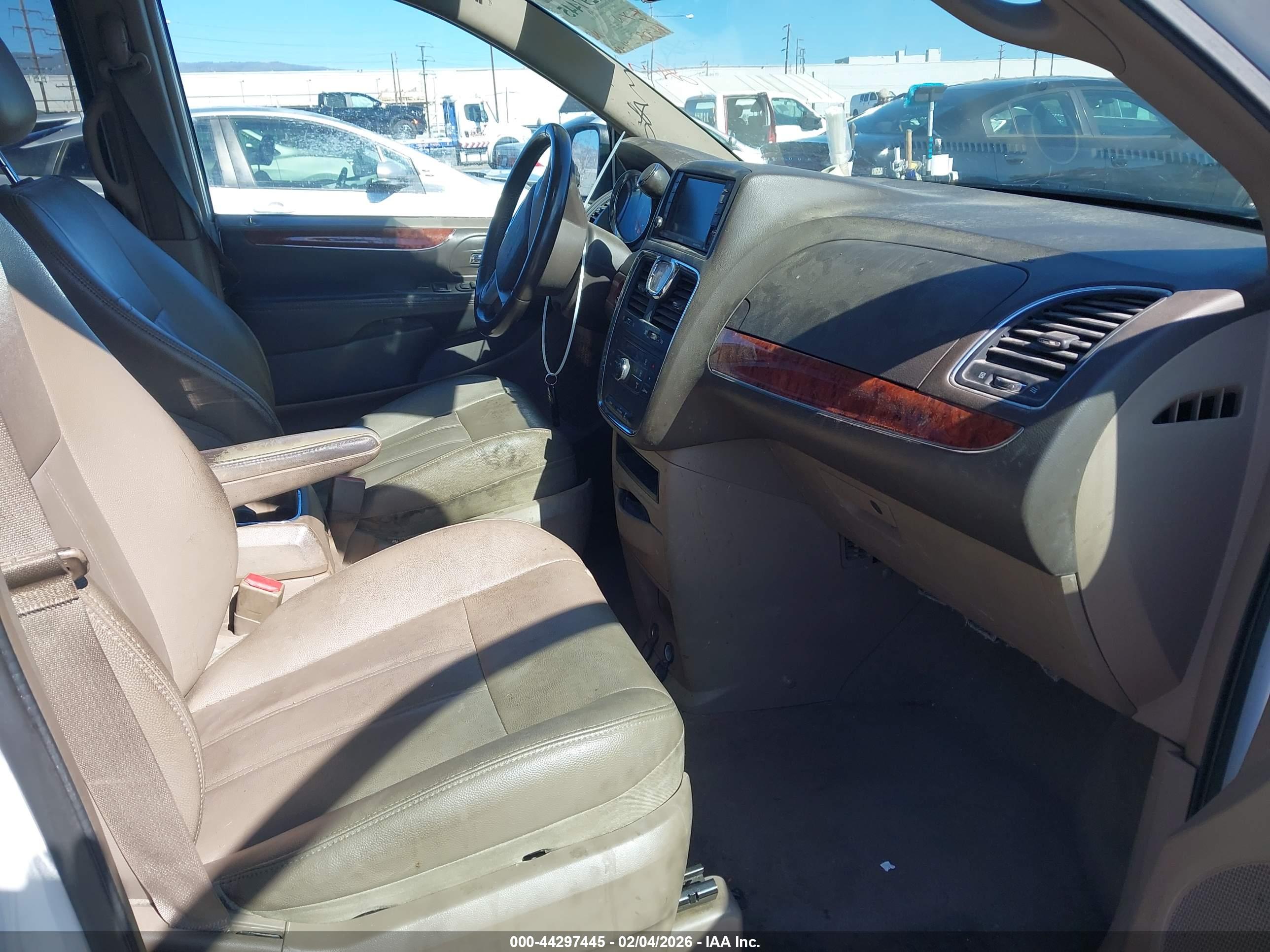CHRYSLER TOWN image 5