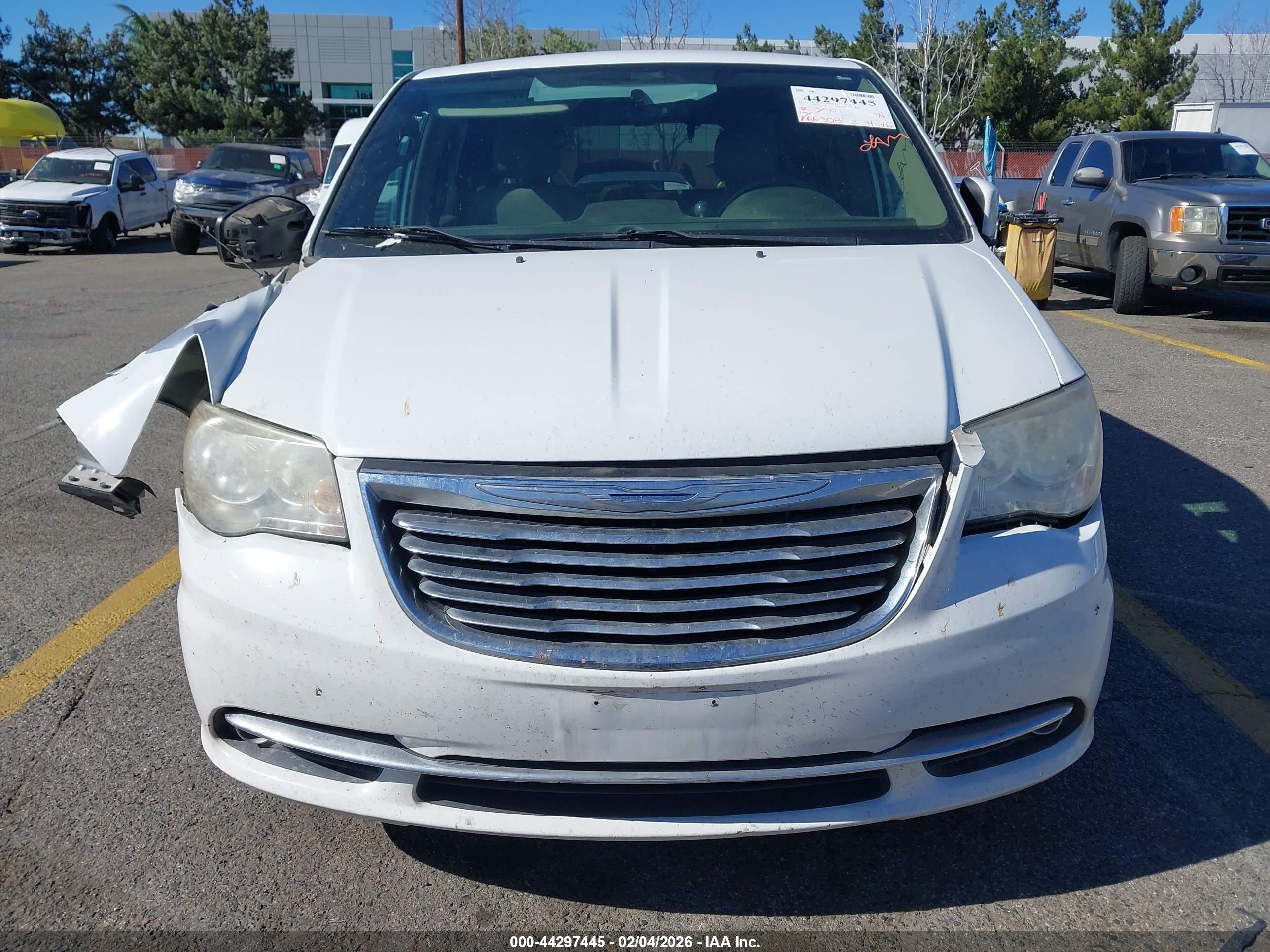 CHRYSLER TOWN image 6