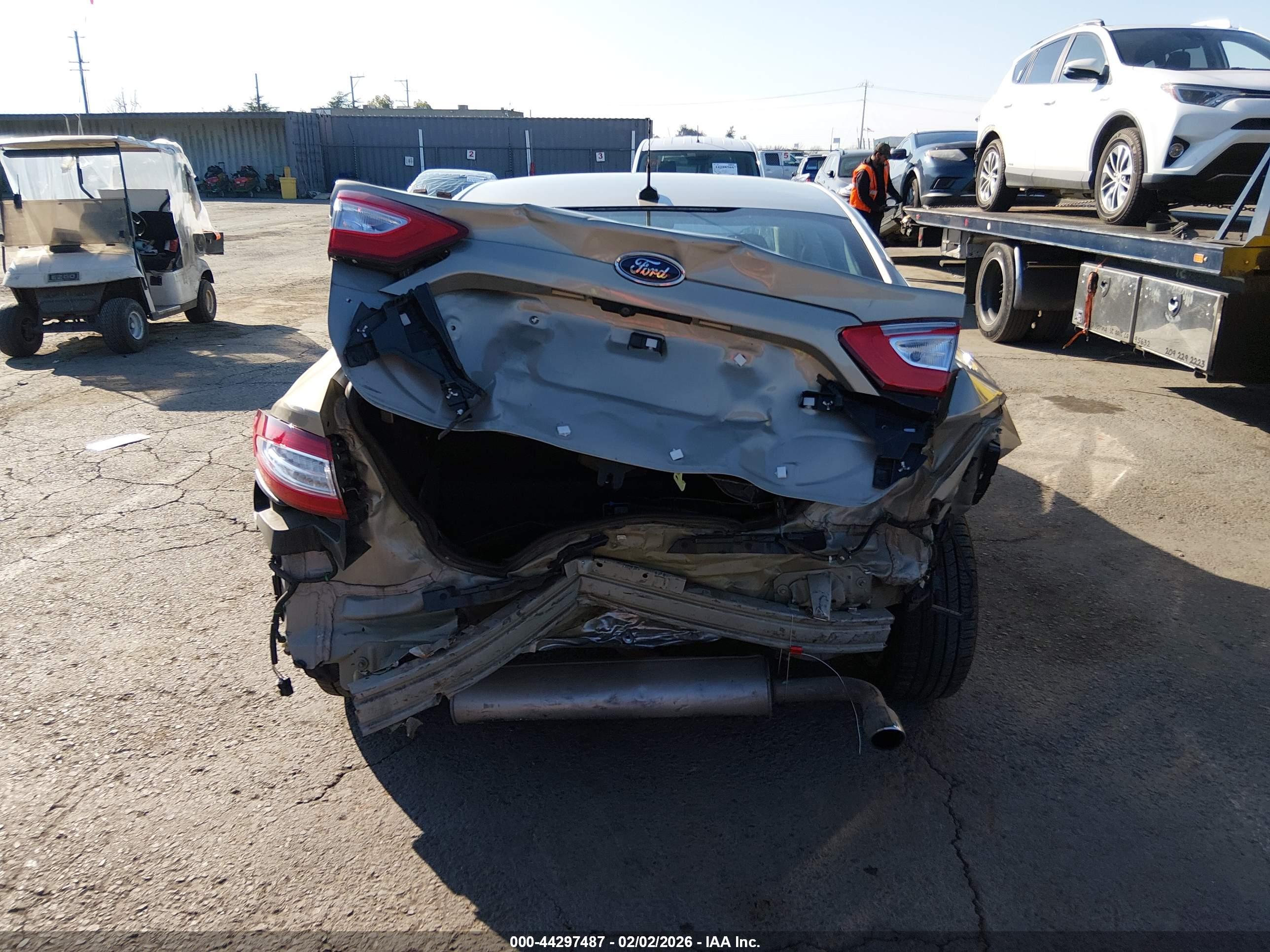 FORD FUSION image 6