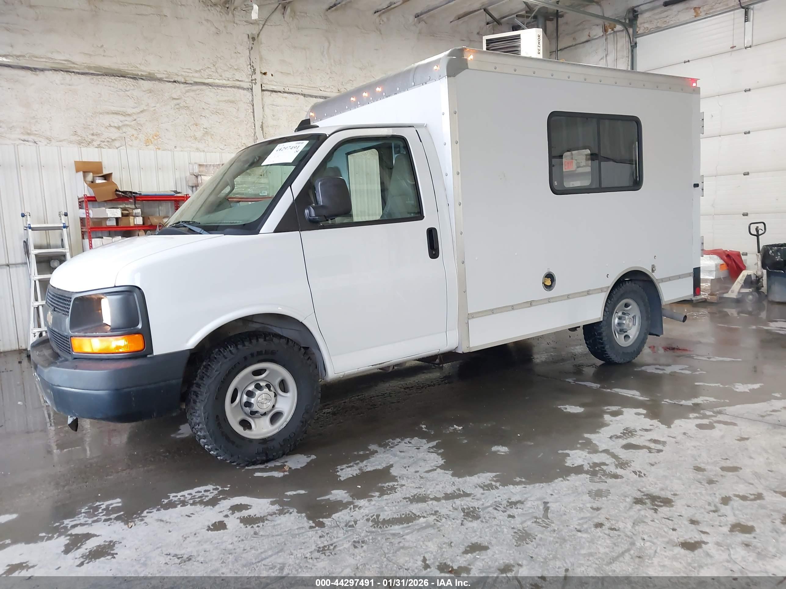 CHEVROLET EXPRESS image 2