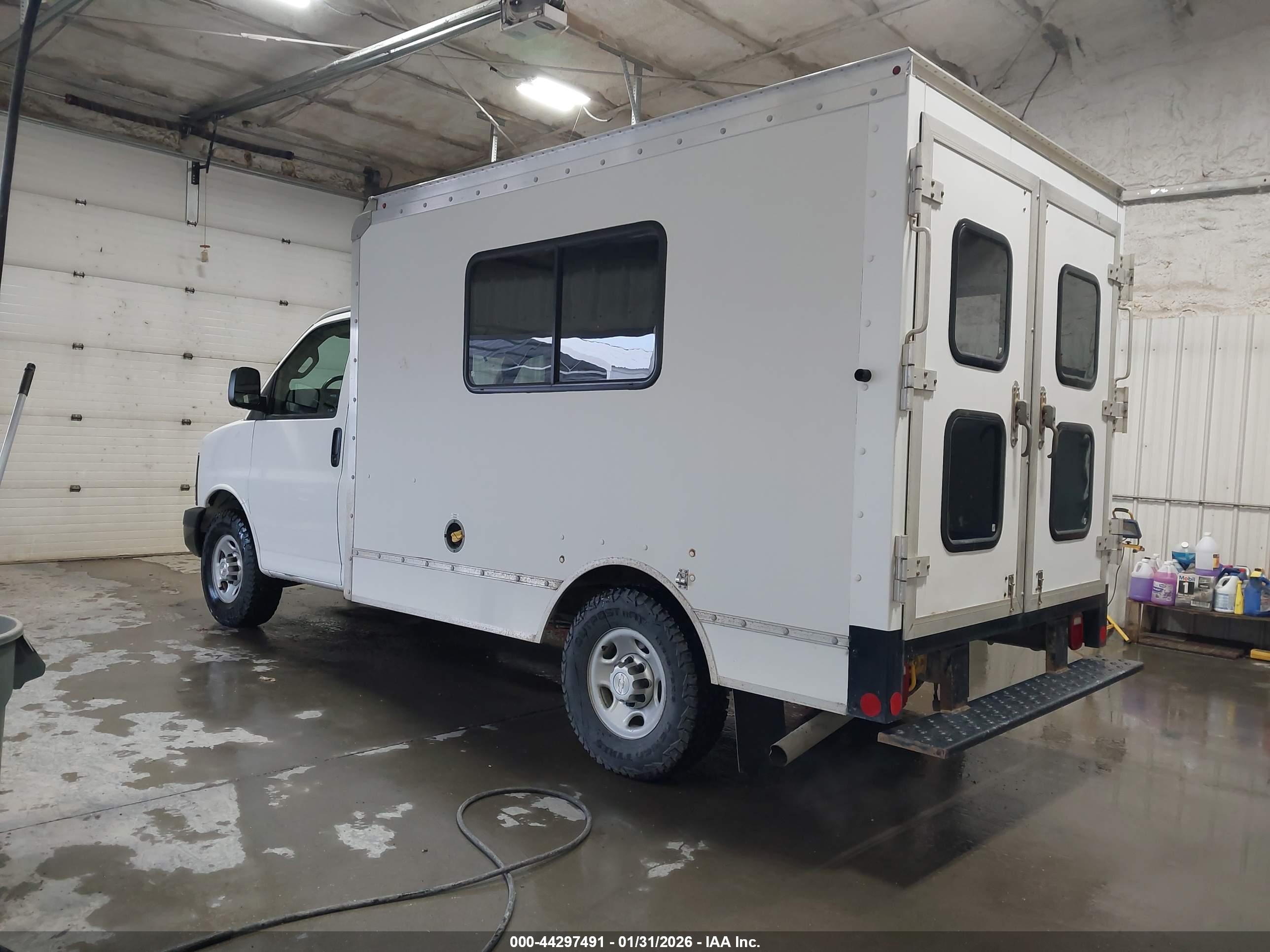 CHEVROLET EXPRESS image 3
