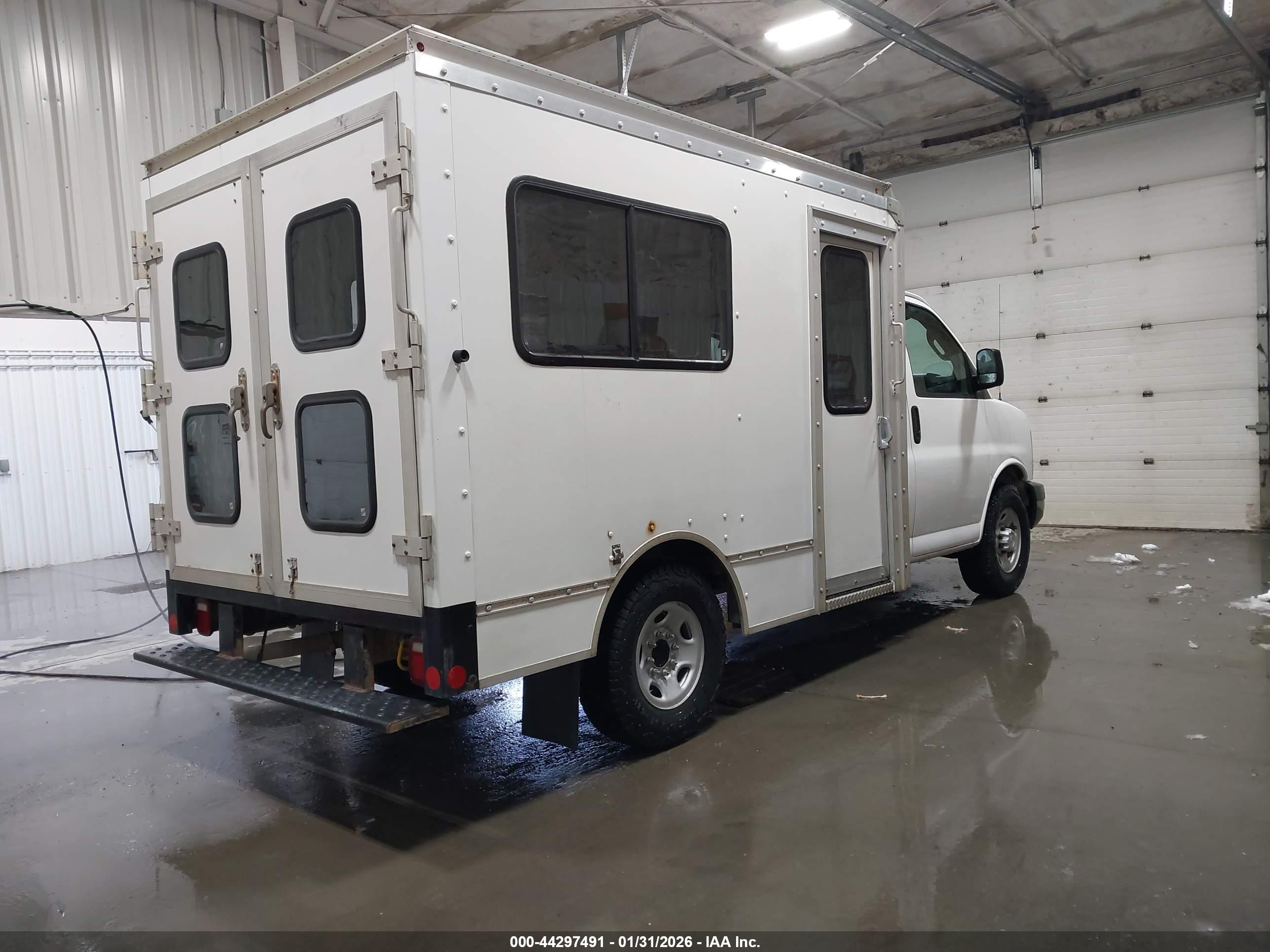 CHEVROLET EXPRESS image 4