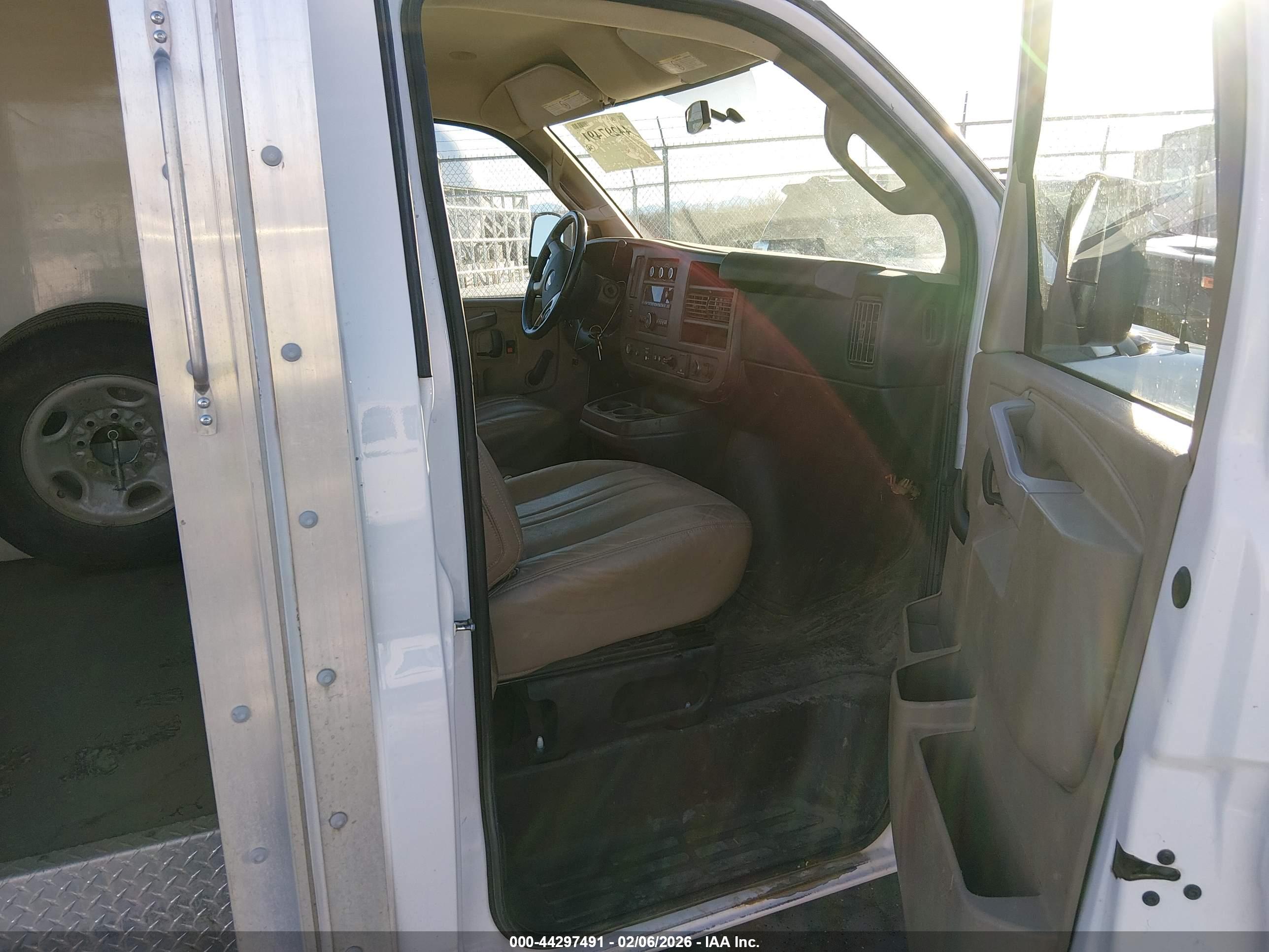 CHEVROLET EXPRESS image 5