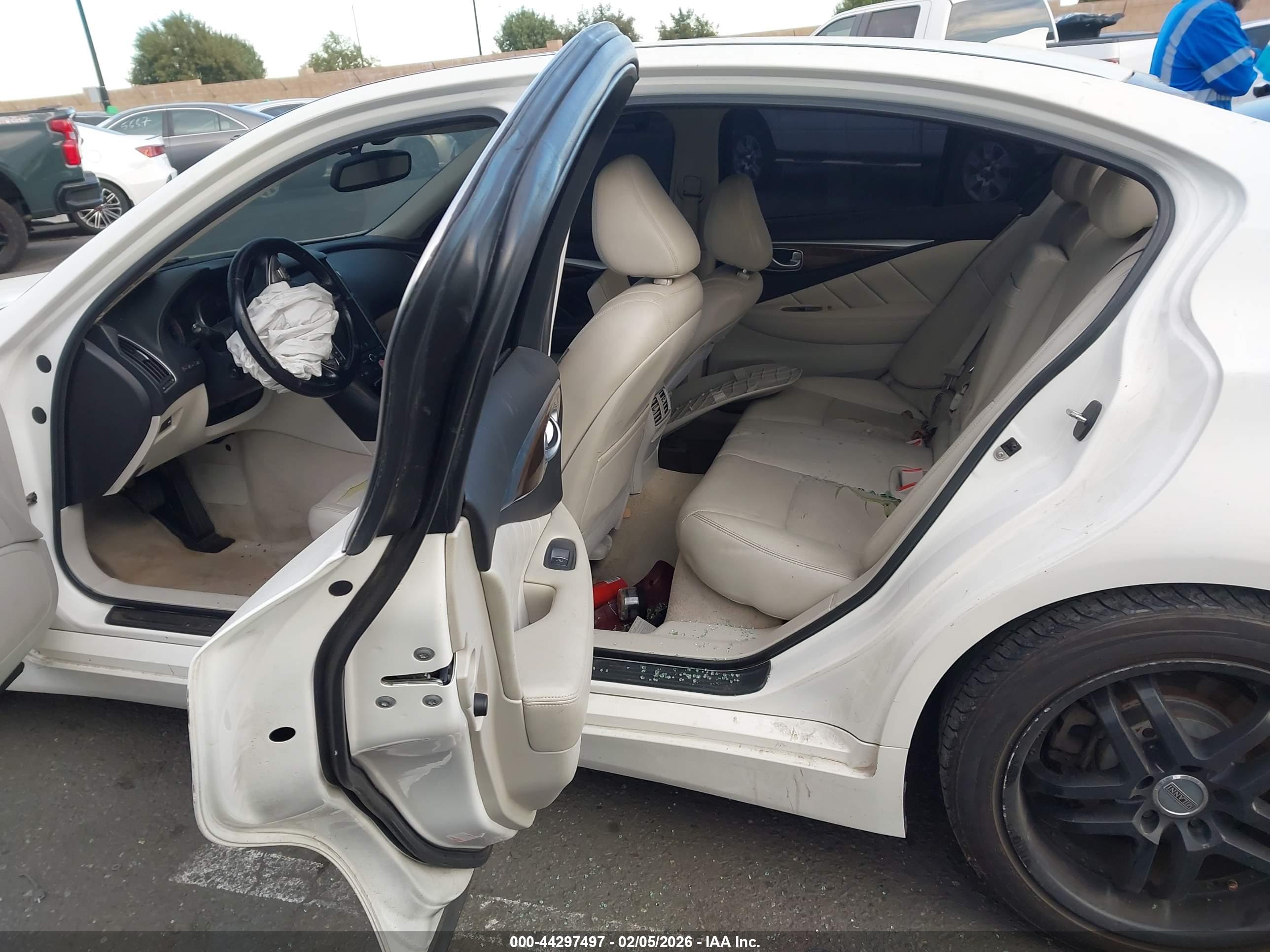 INFINITI Q50 image 8