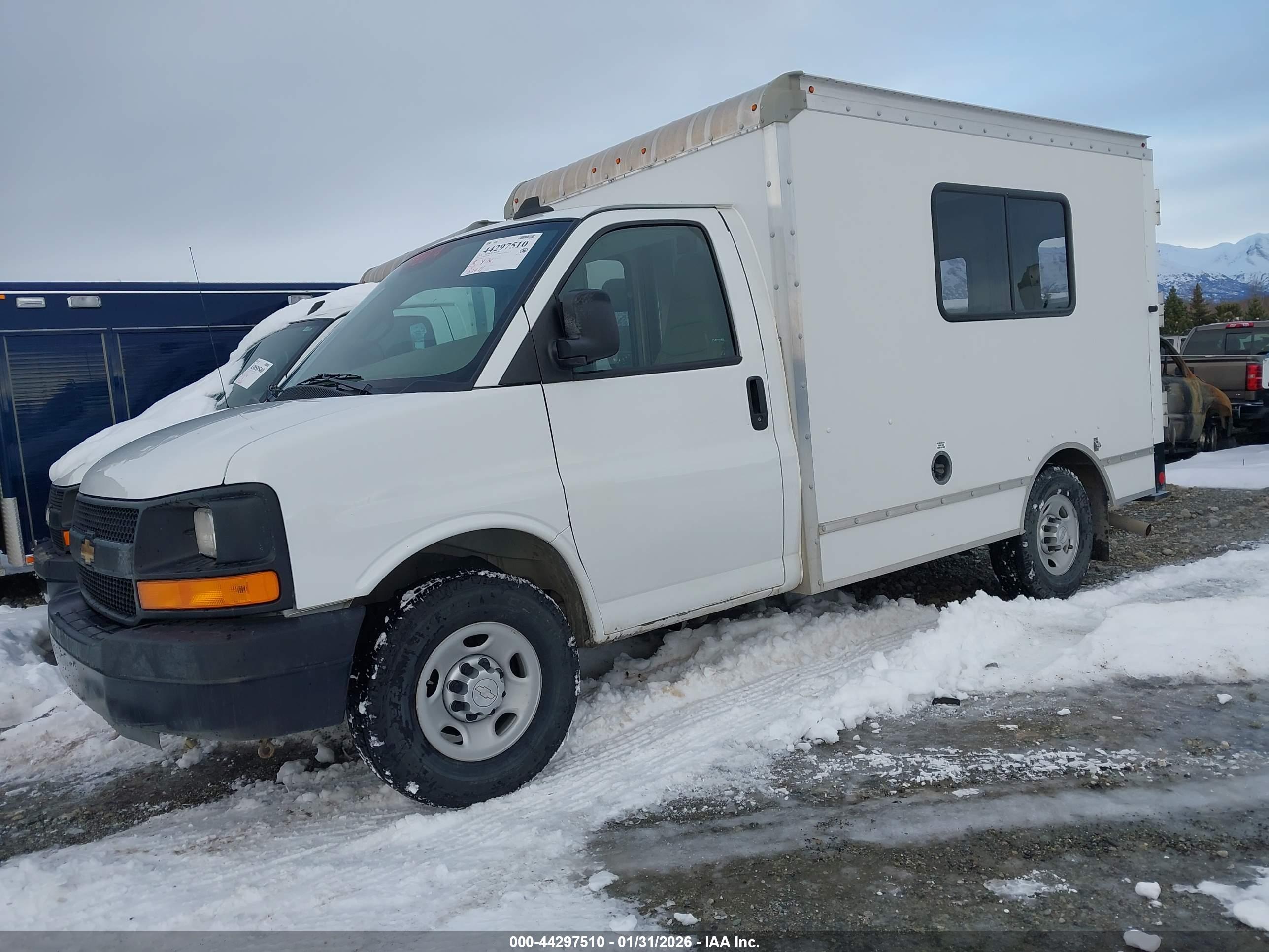 CHEVROLET EXPRESS image 2