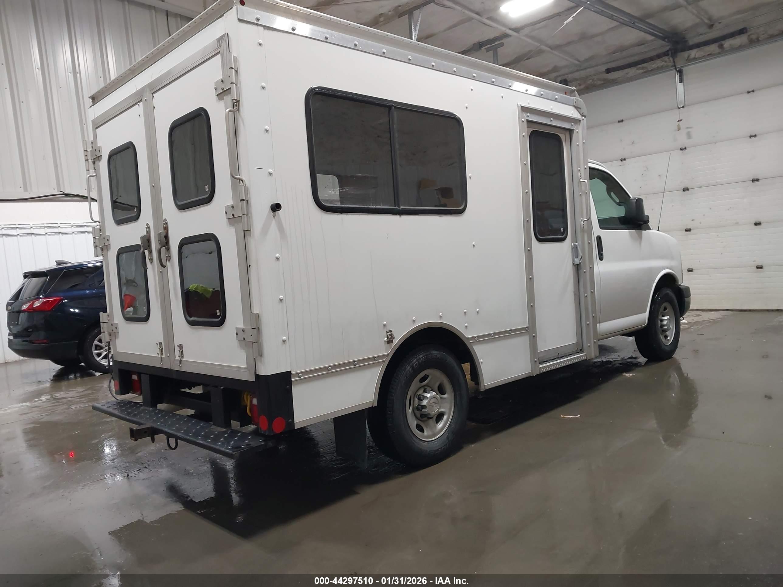 CHEVROLET EXPRESS image 4