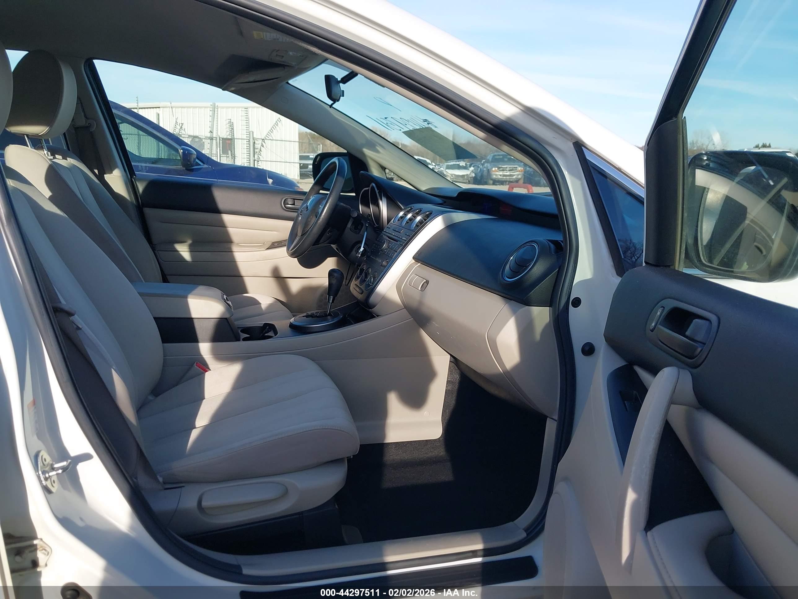 MAZDA CX-7 image 5