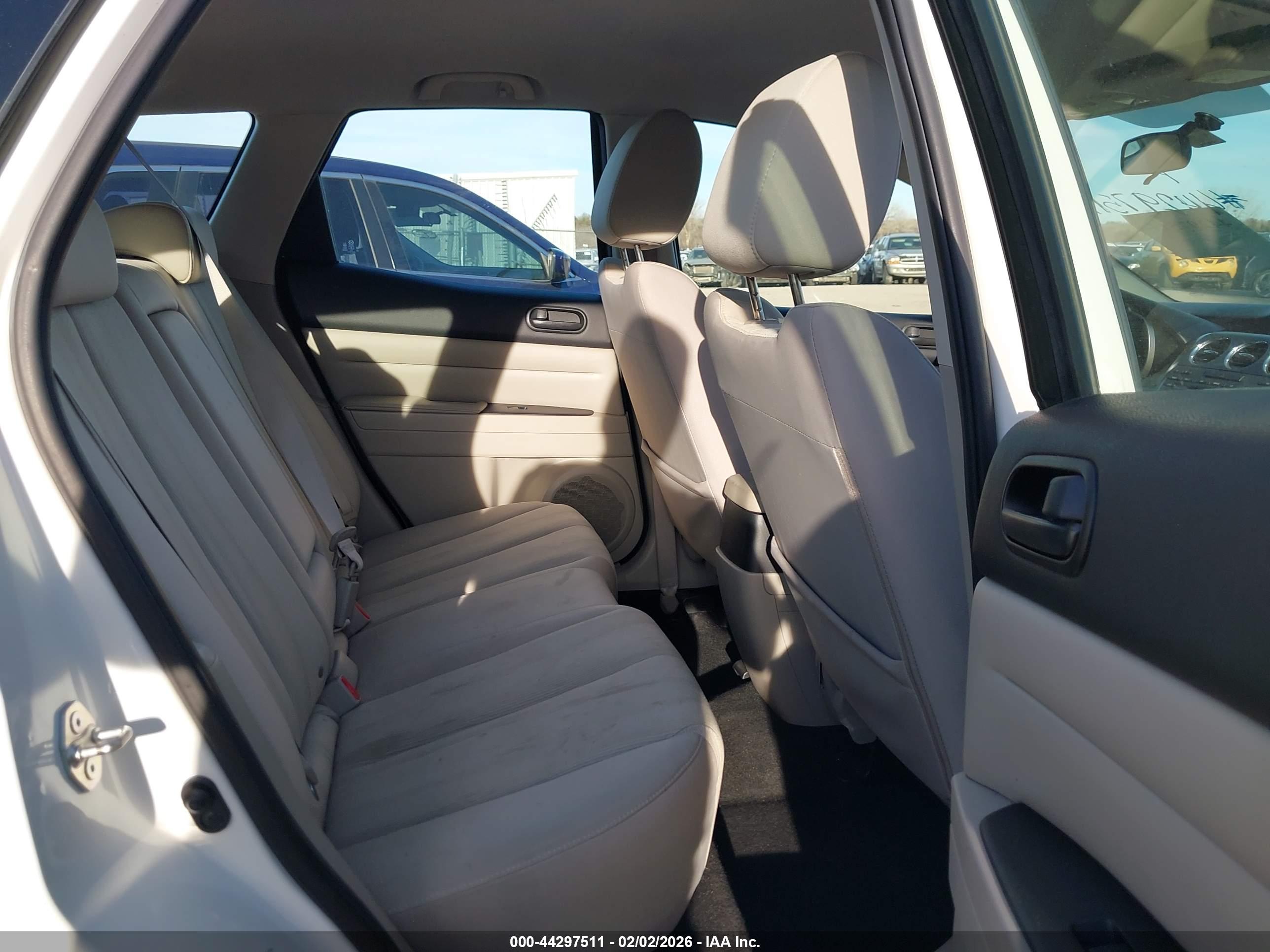 MAZDA CX-7 image 8
