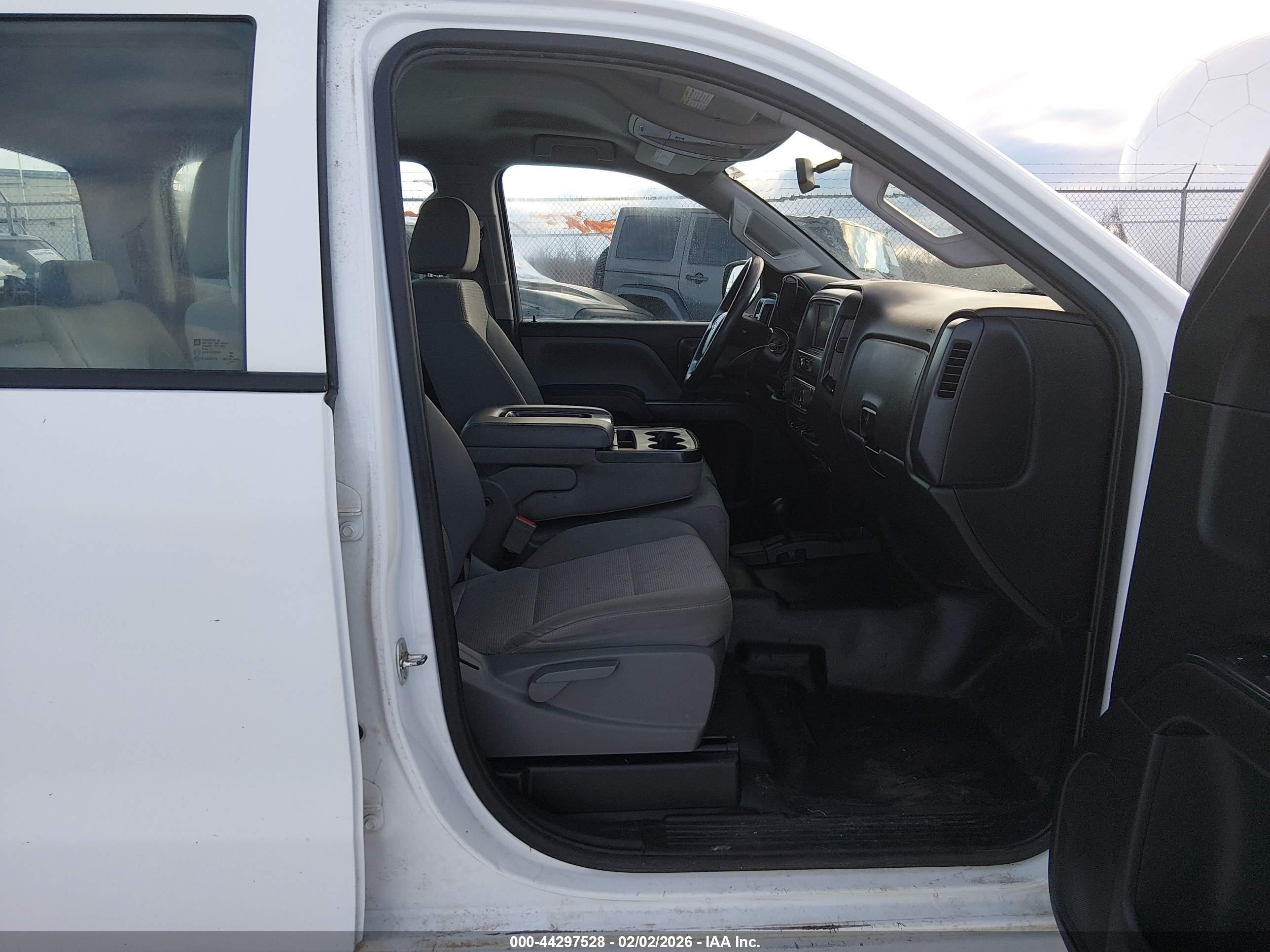 CHEVROLET SILVERADO image 5