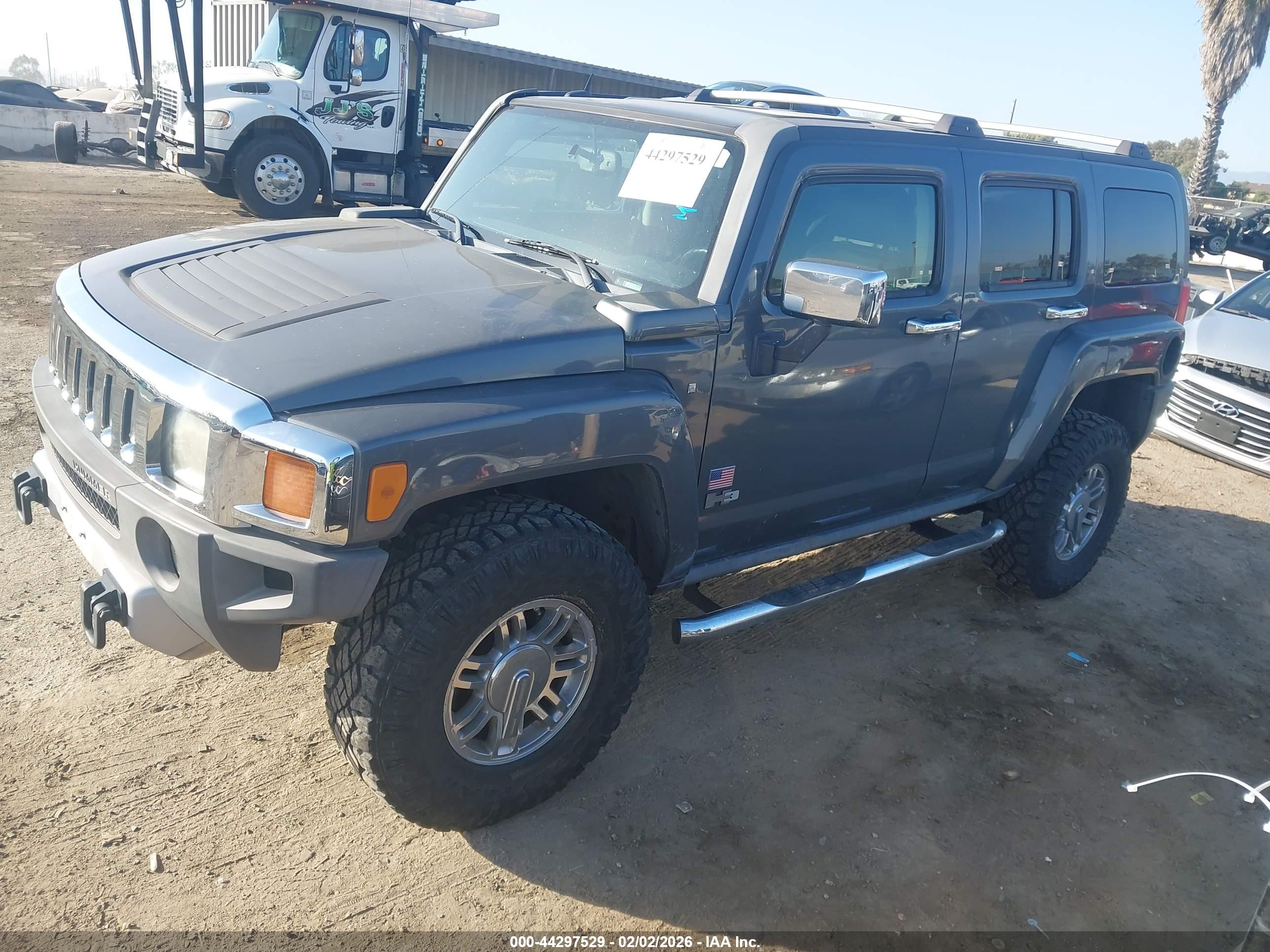 HUMMER H3 image 2