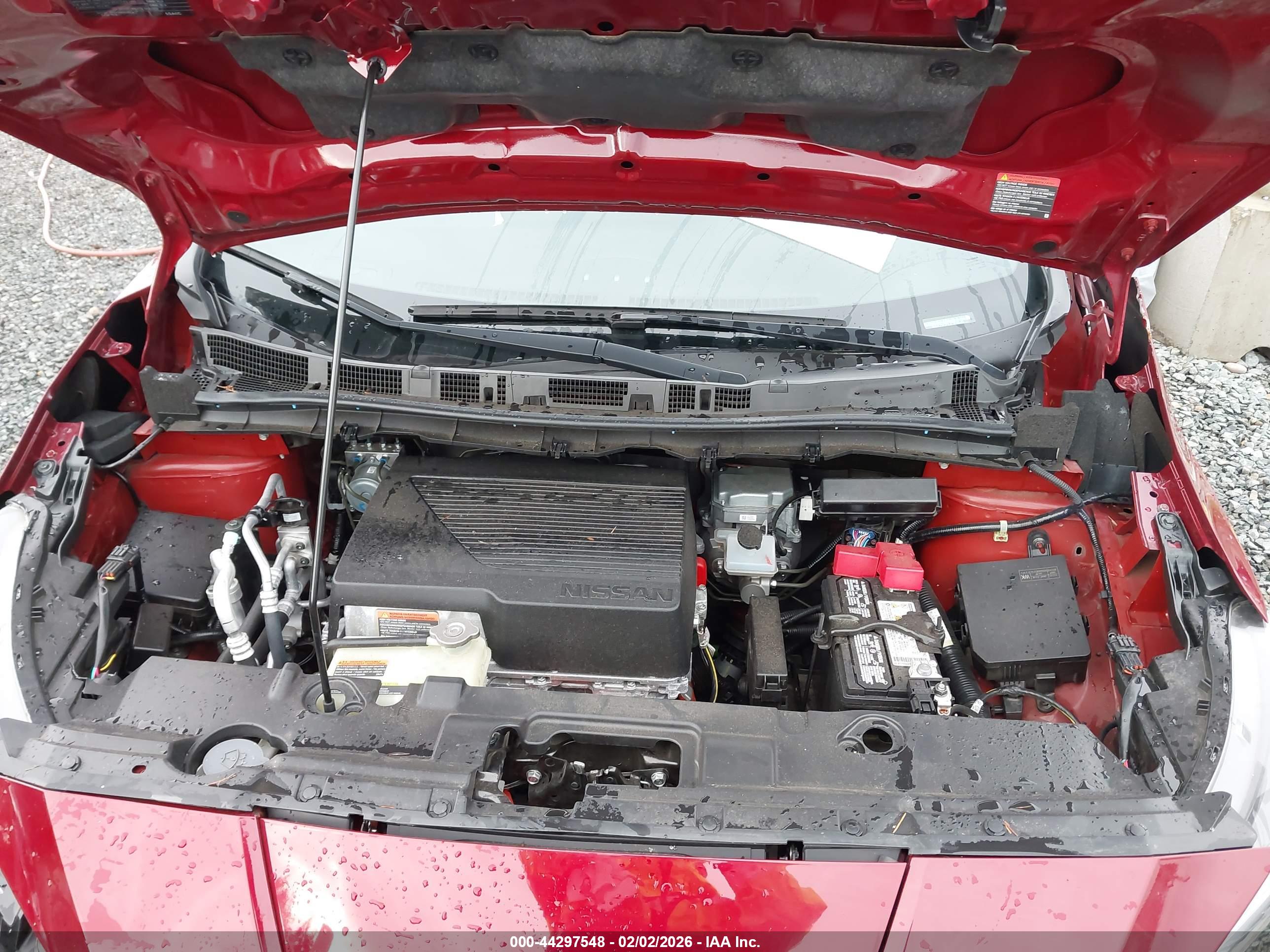 NISSAN LEAF image 10