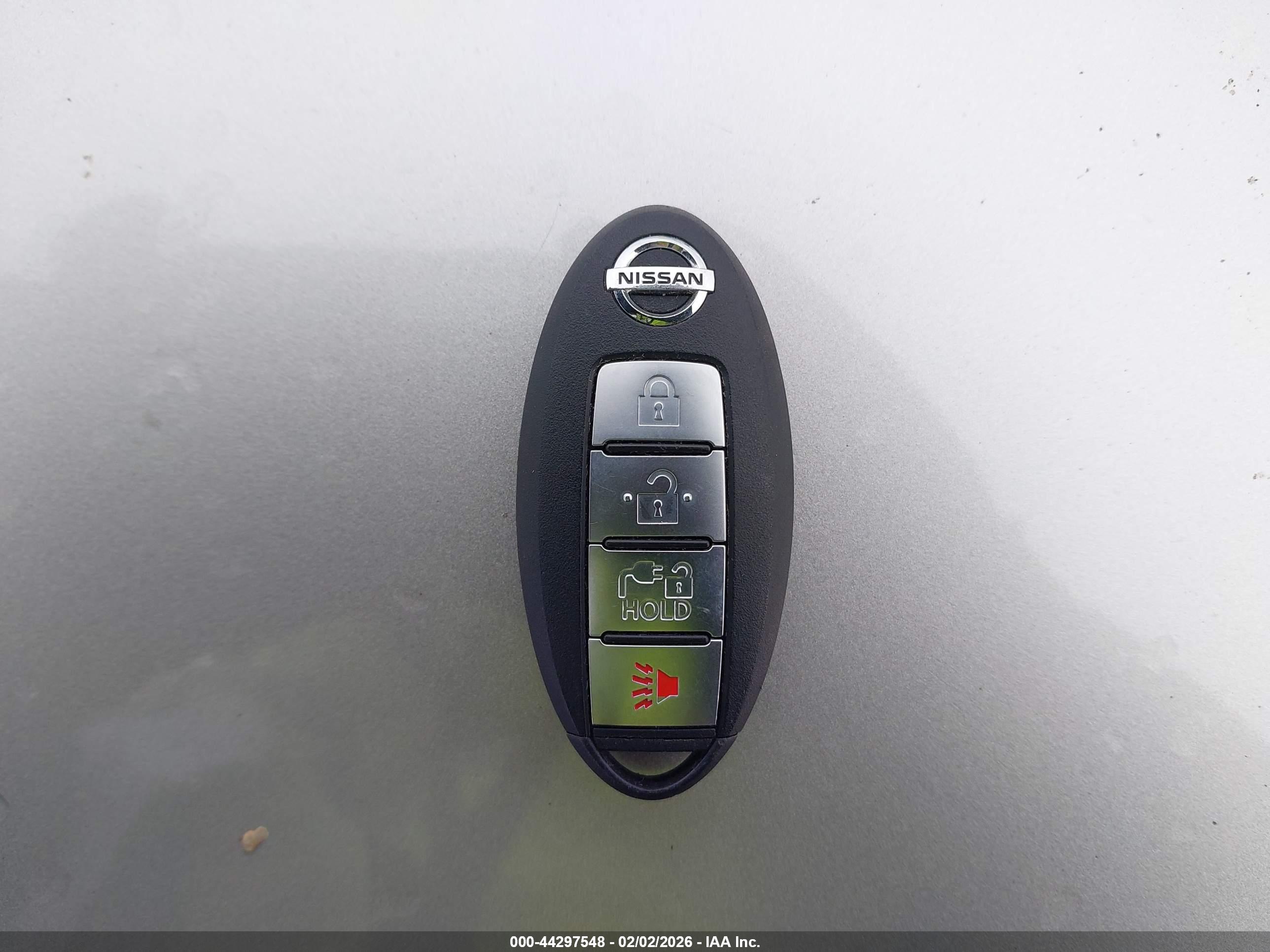 NISSAN LEAF image 11
