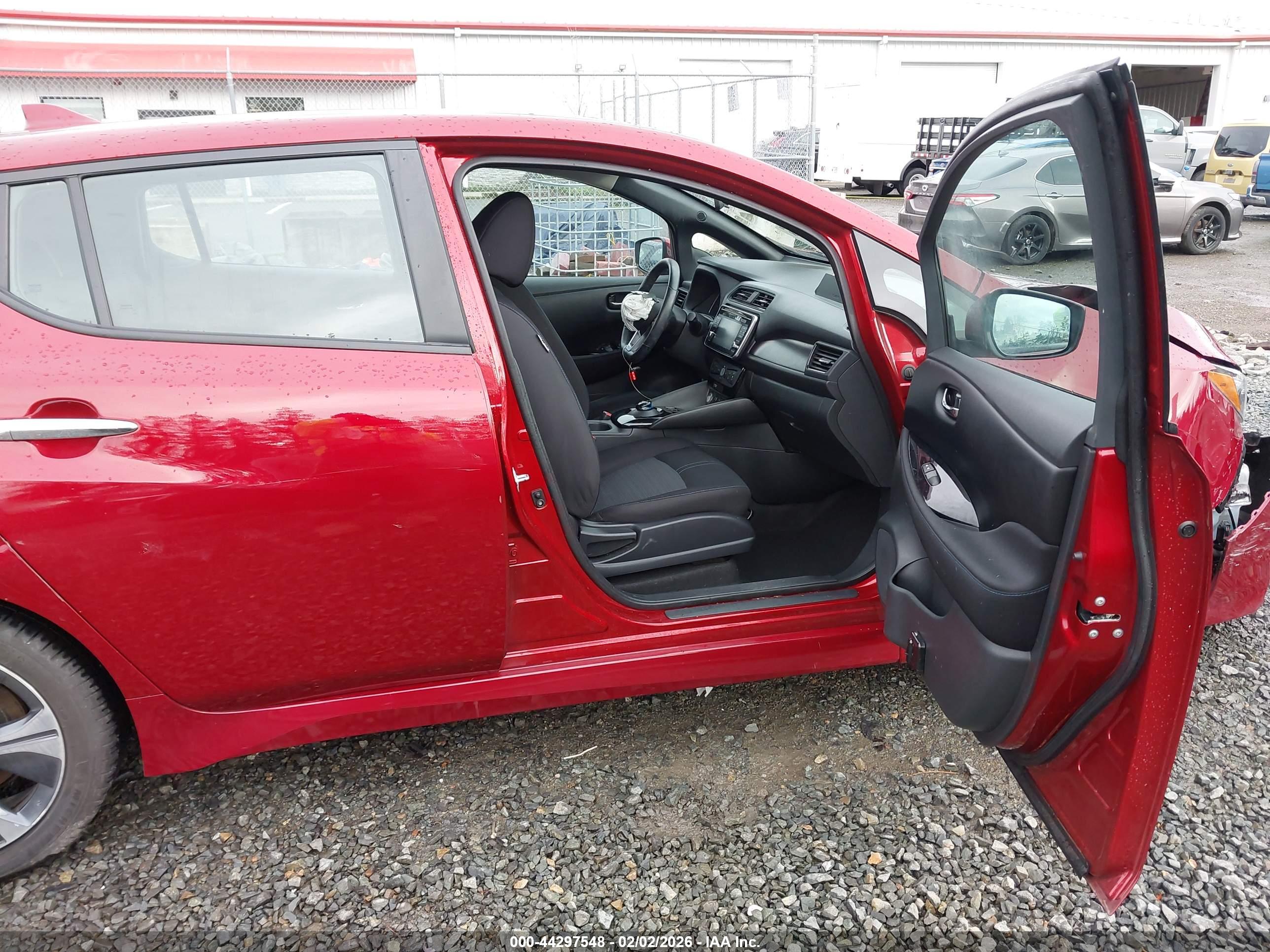 NISSAN LEAF image 5