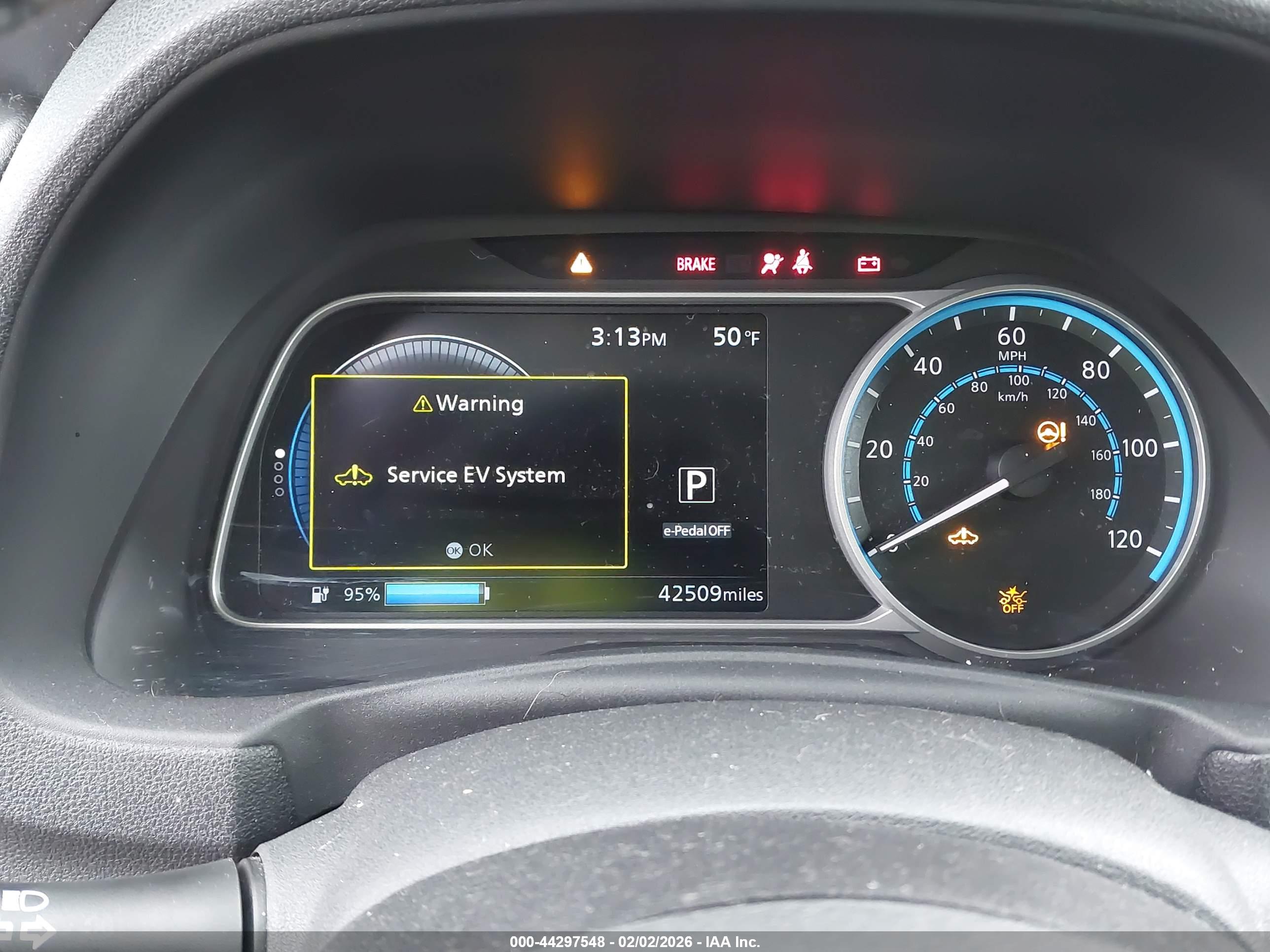 NISSAN LEAF image 7