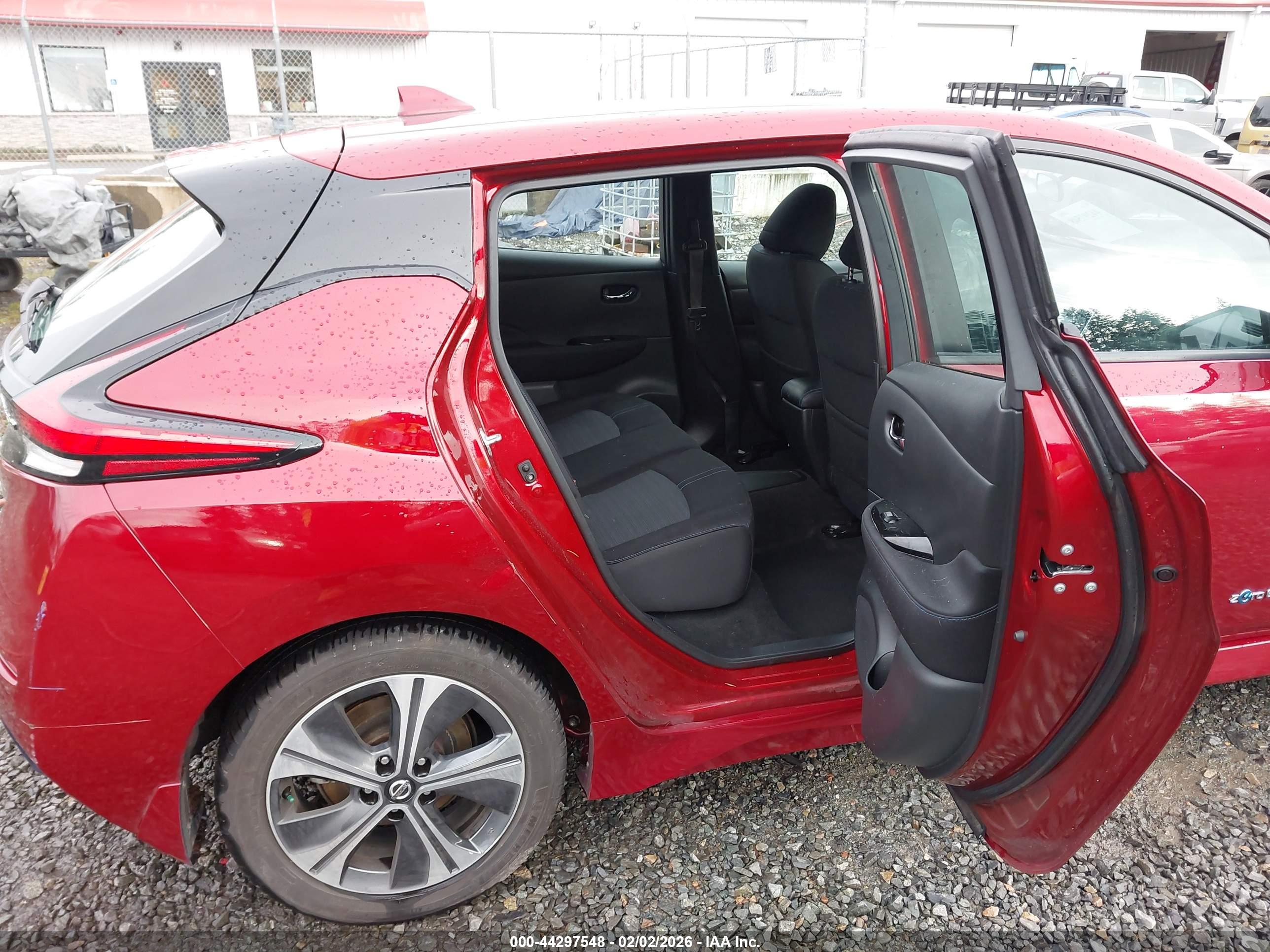 NISSAN LEAF image 8