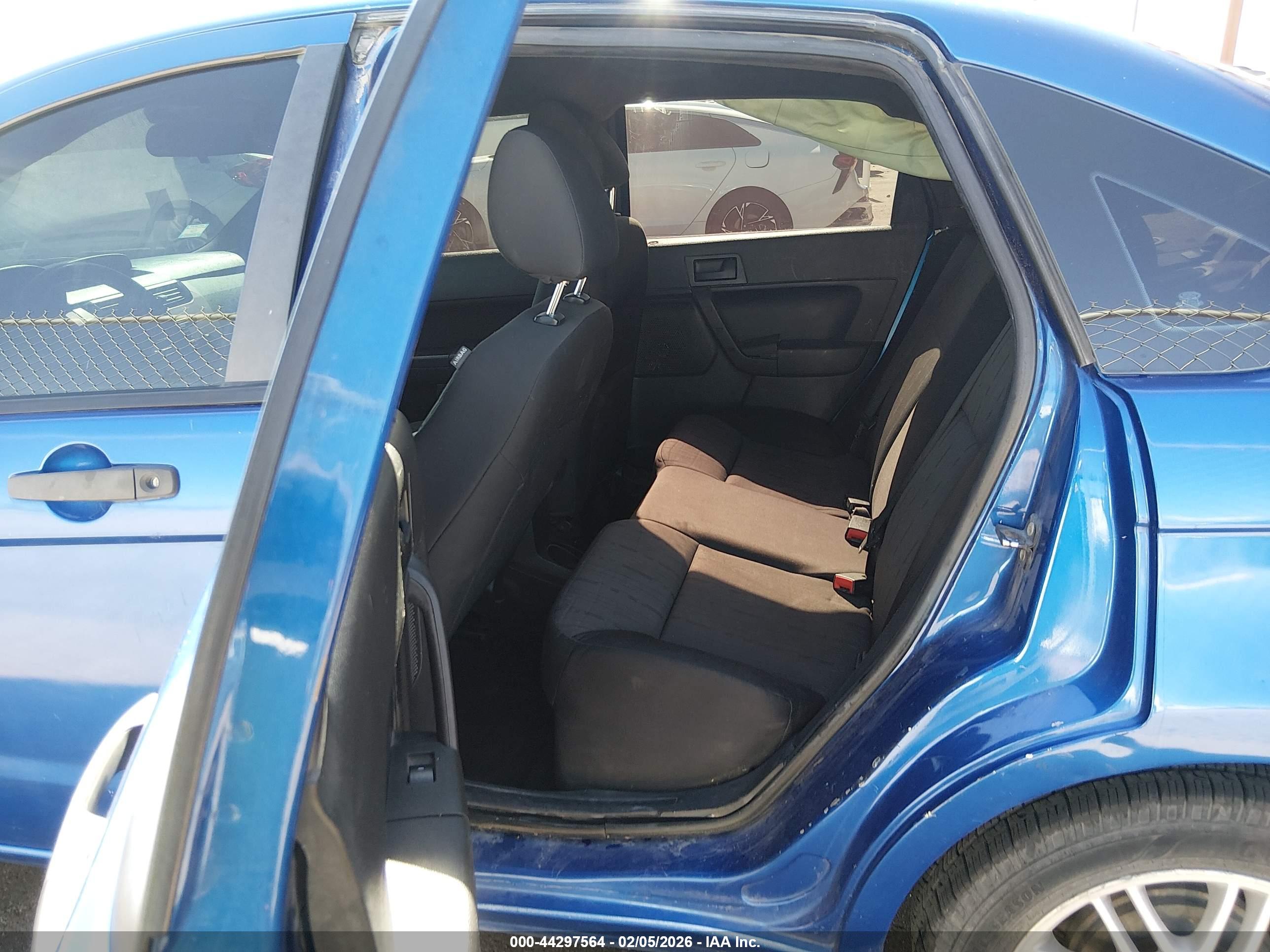 FORD FOCUS image 8