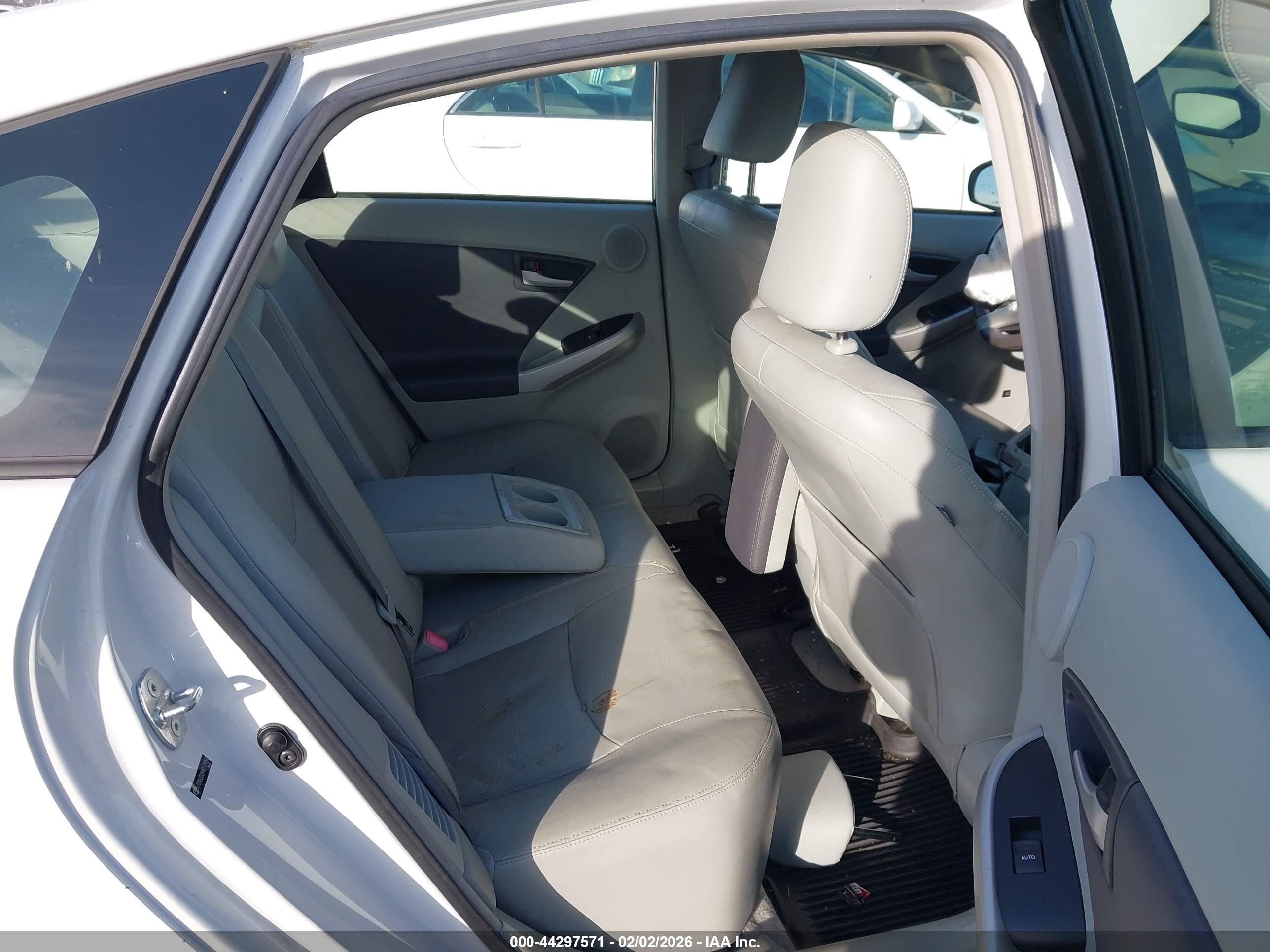 TOYOTA PRIUS image 8