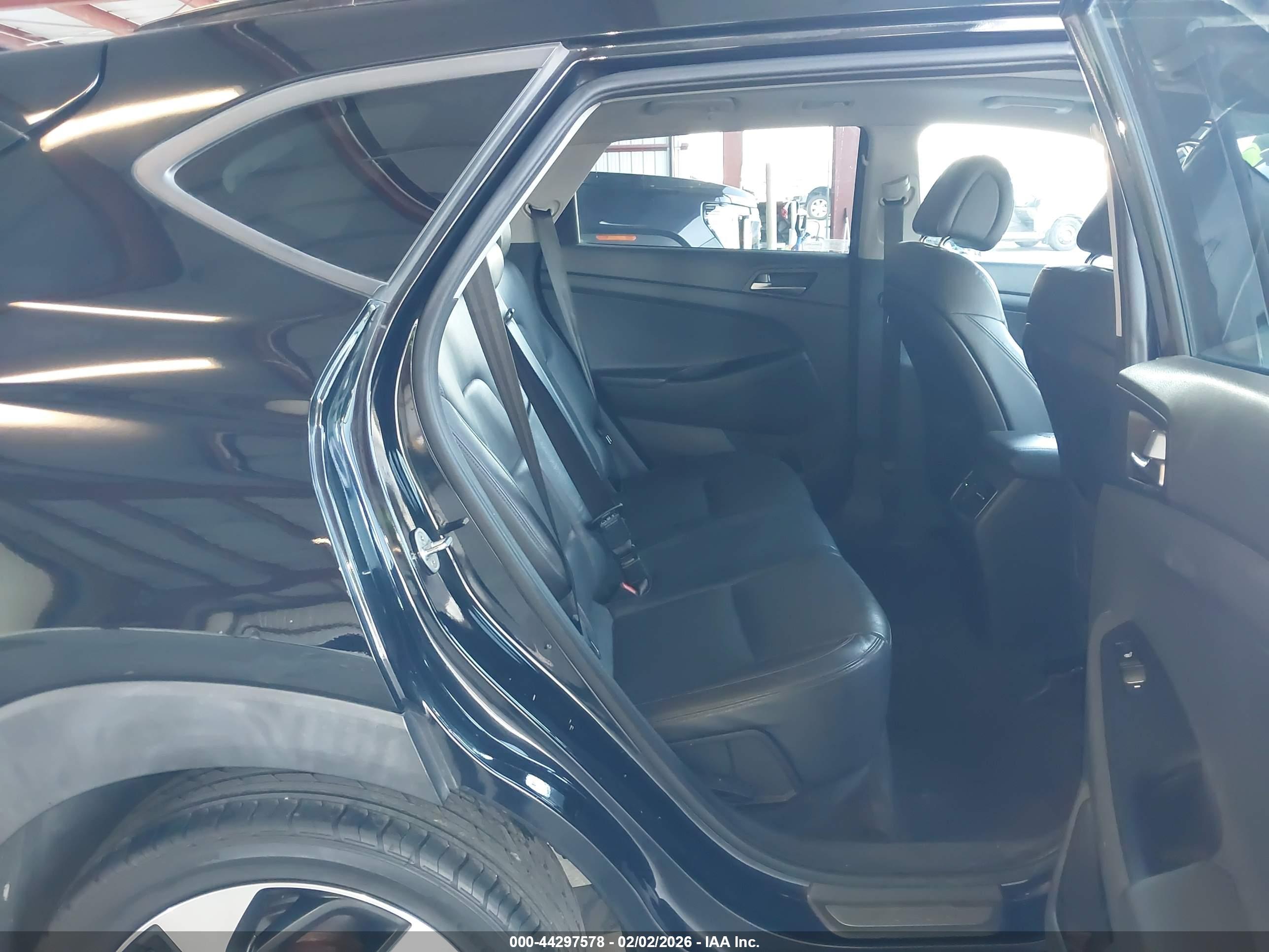 HYUNDAI TUCSON image 8