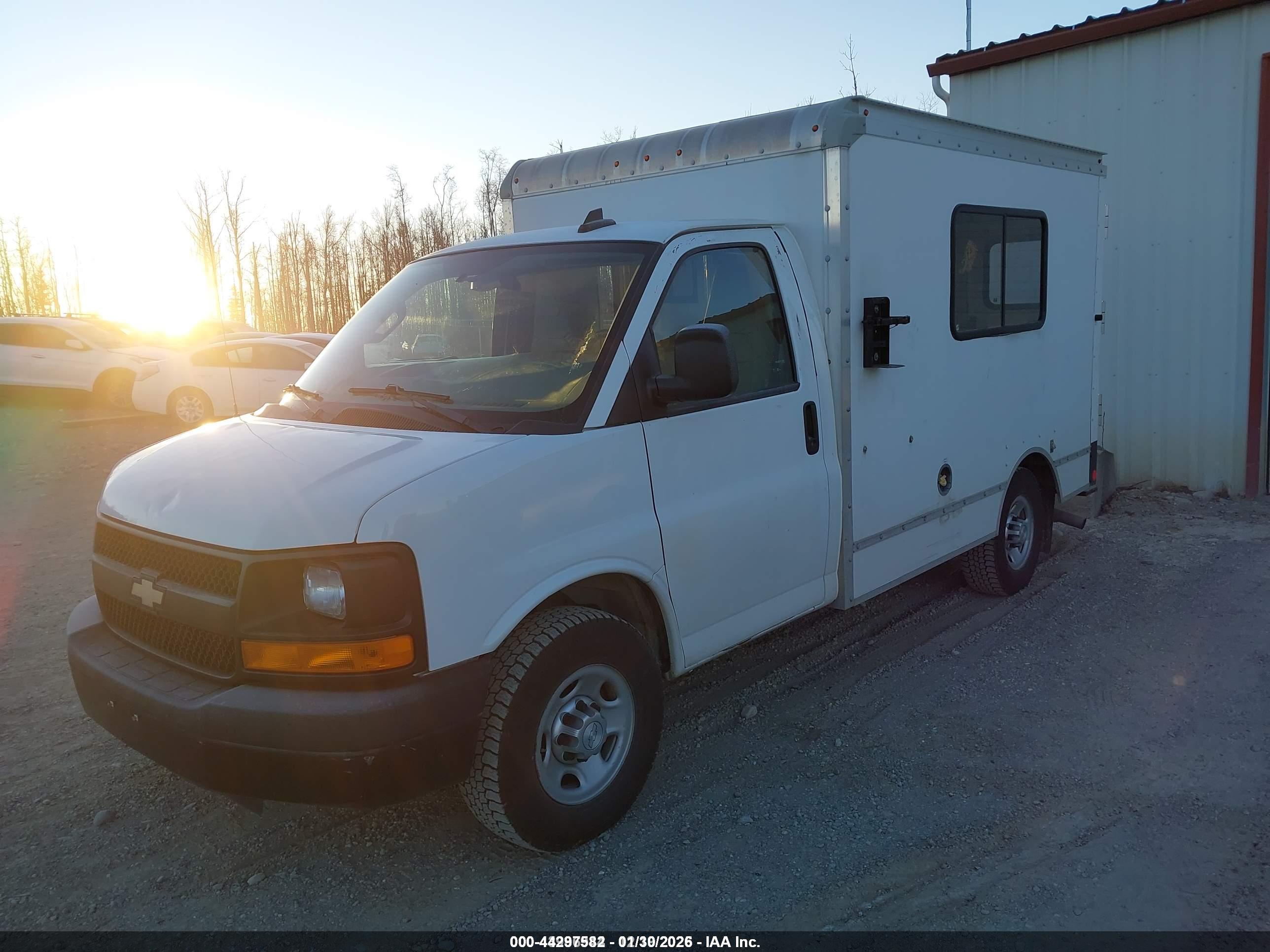 CHEVROLET EXPRESS image 2