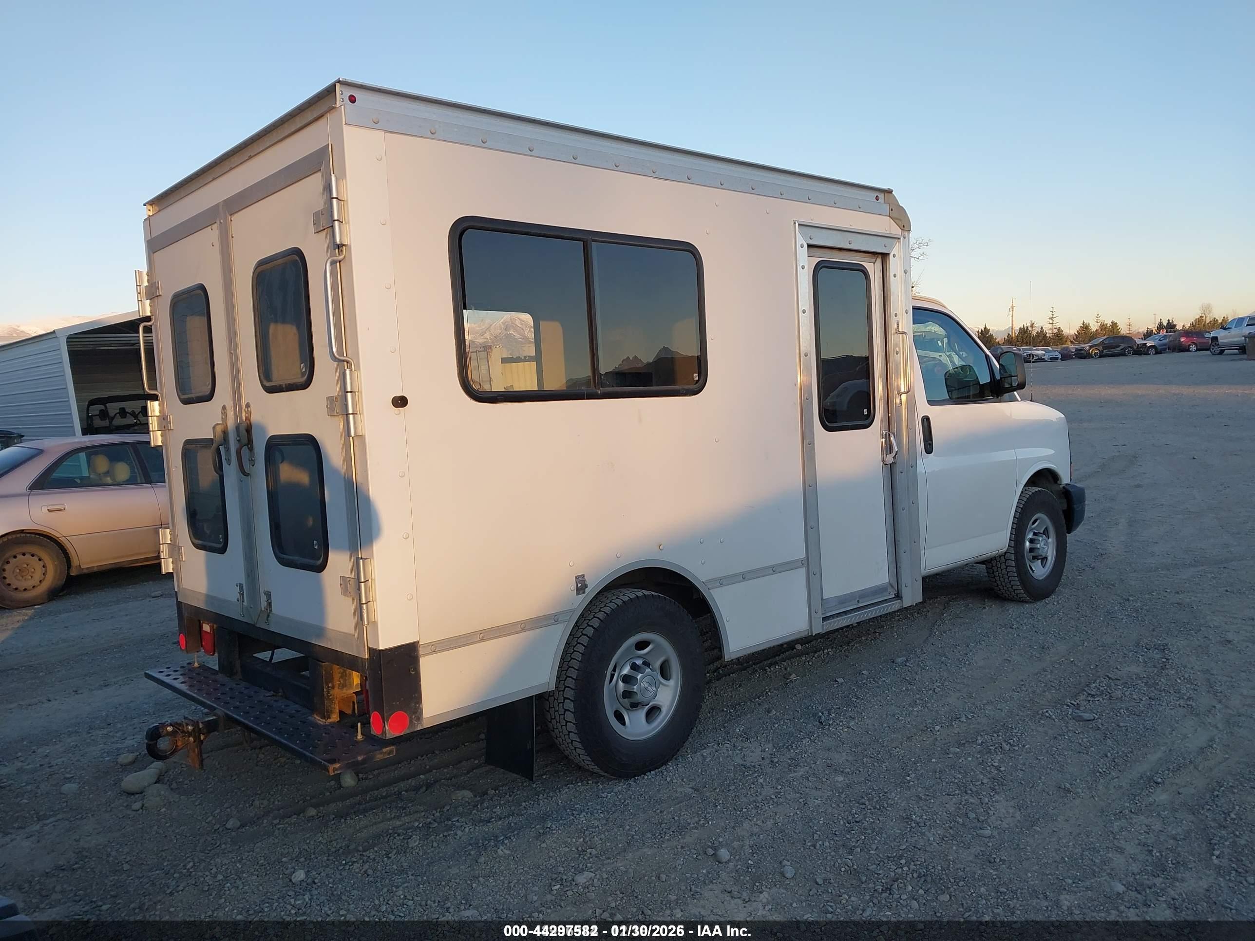 CHEVROLET EXPRESS image 4
