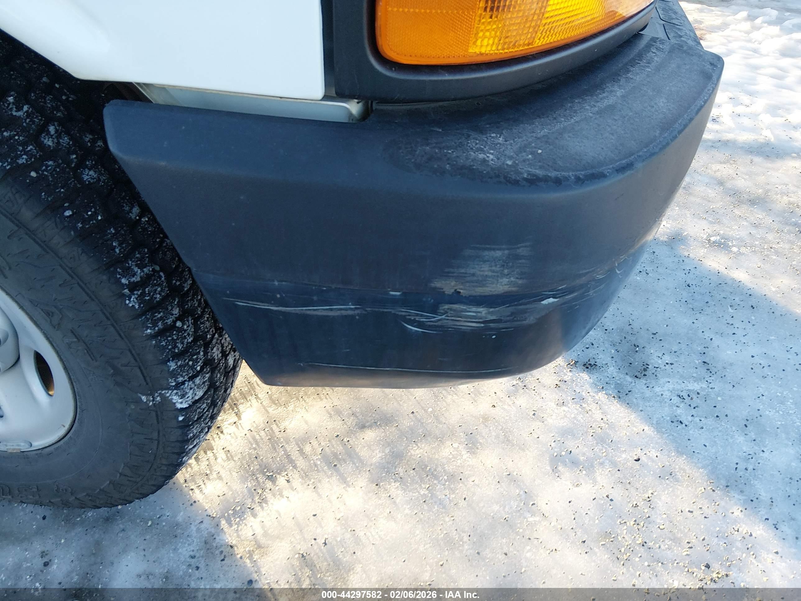 CHEVROLET EXPRESS image 6
