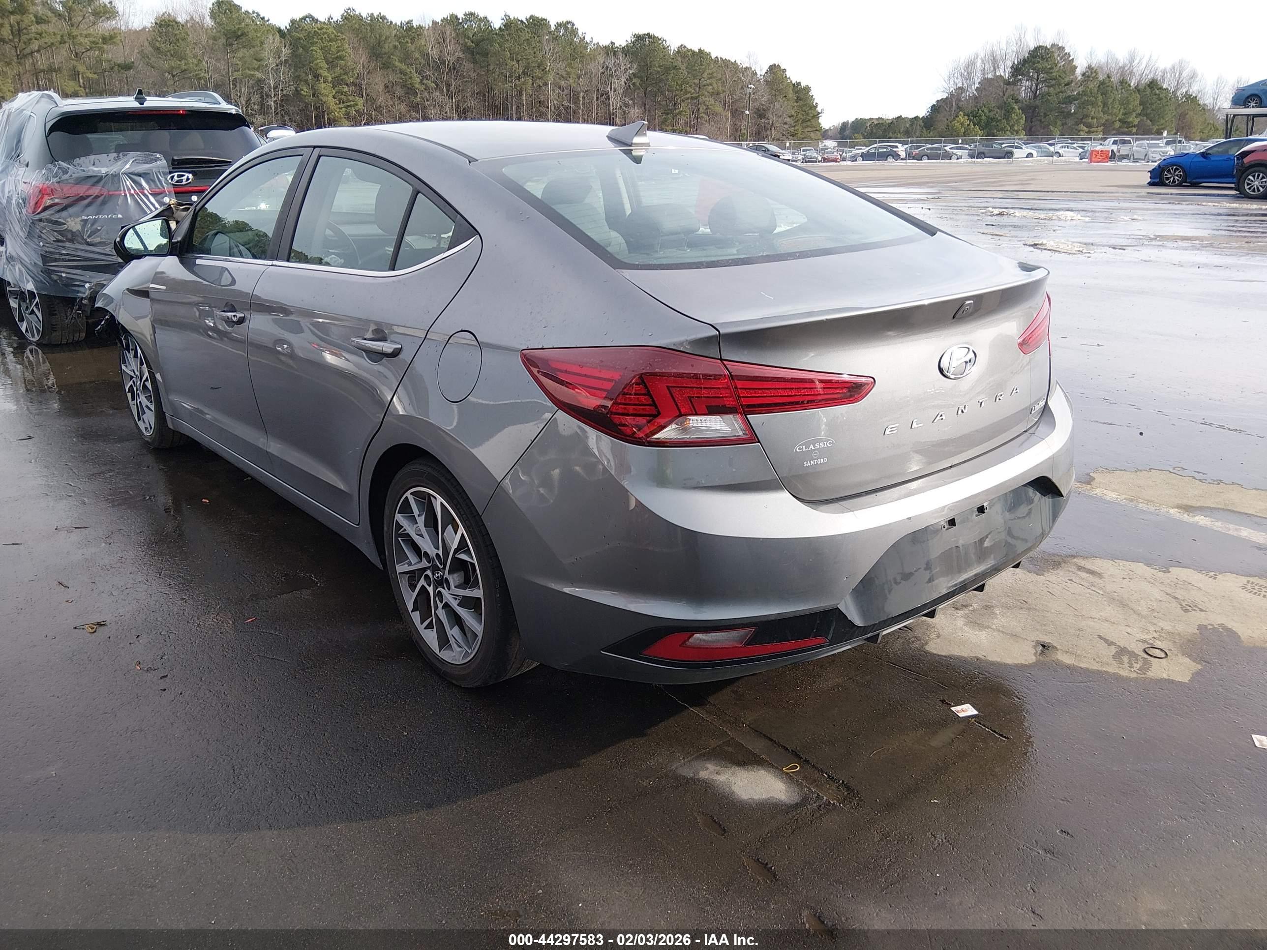 HYUNDAI ELANTRA image 3
