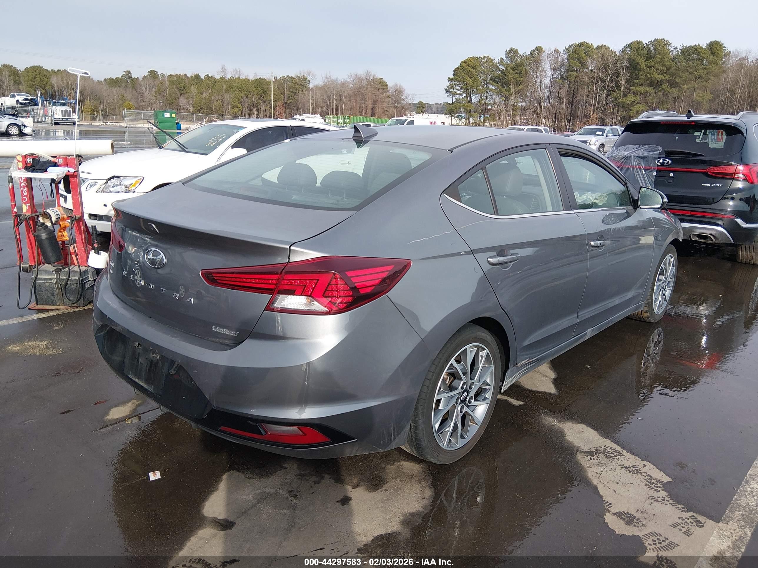 HYUNDAI ELANTRA image 4
