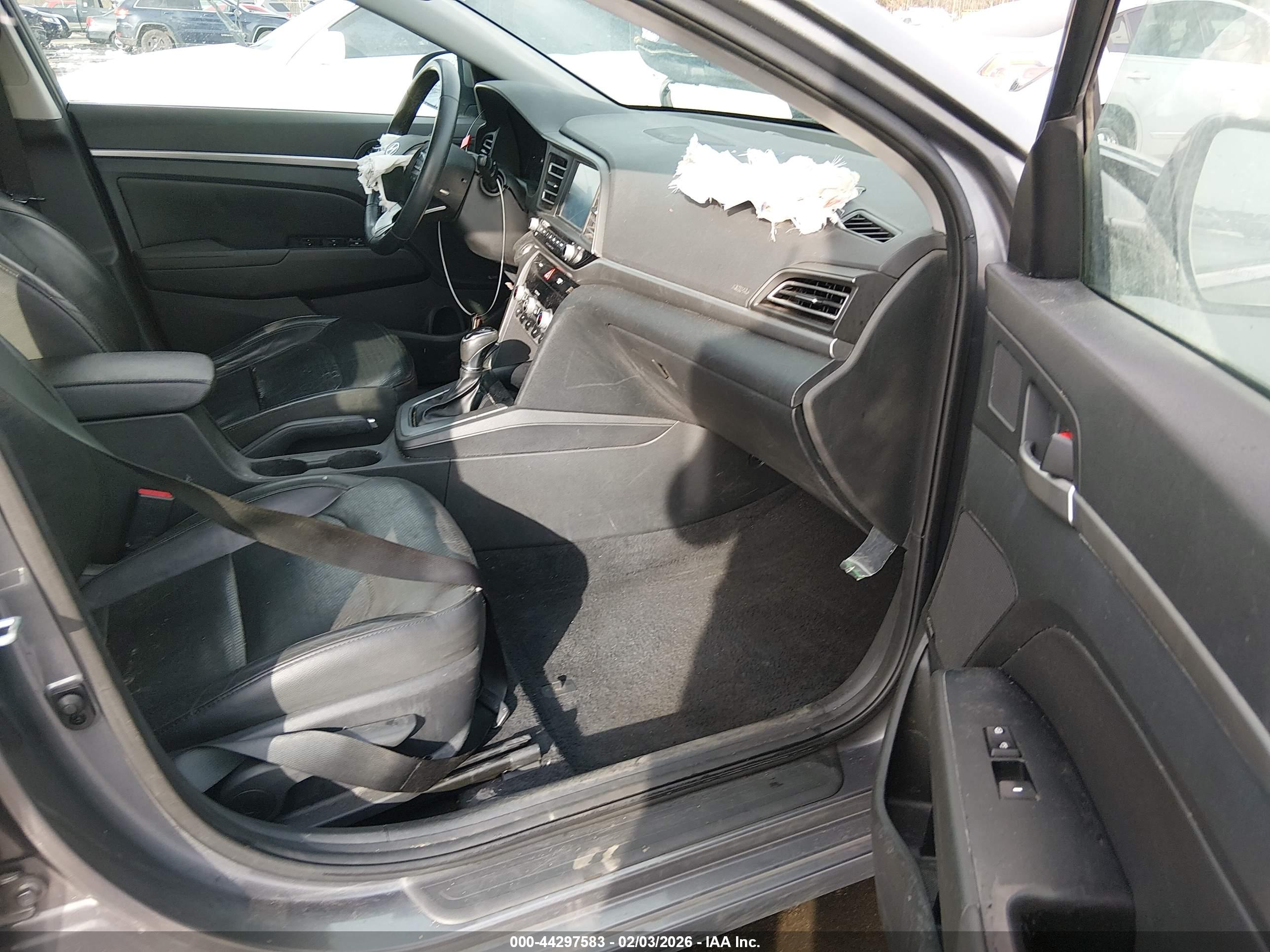 HYUNDAI ELANTRA image 5