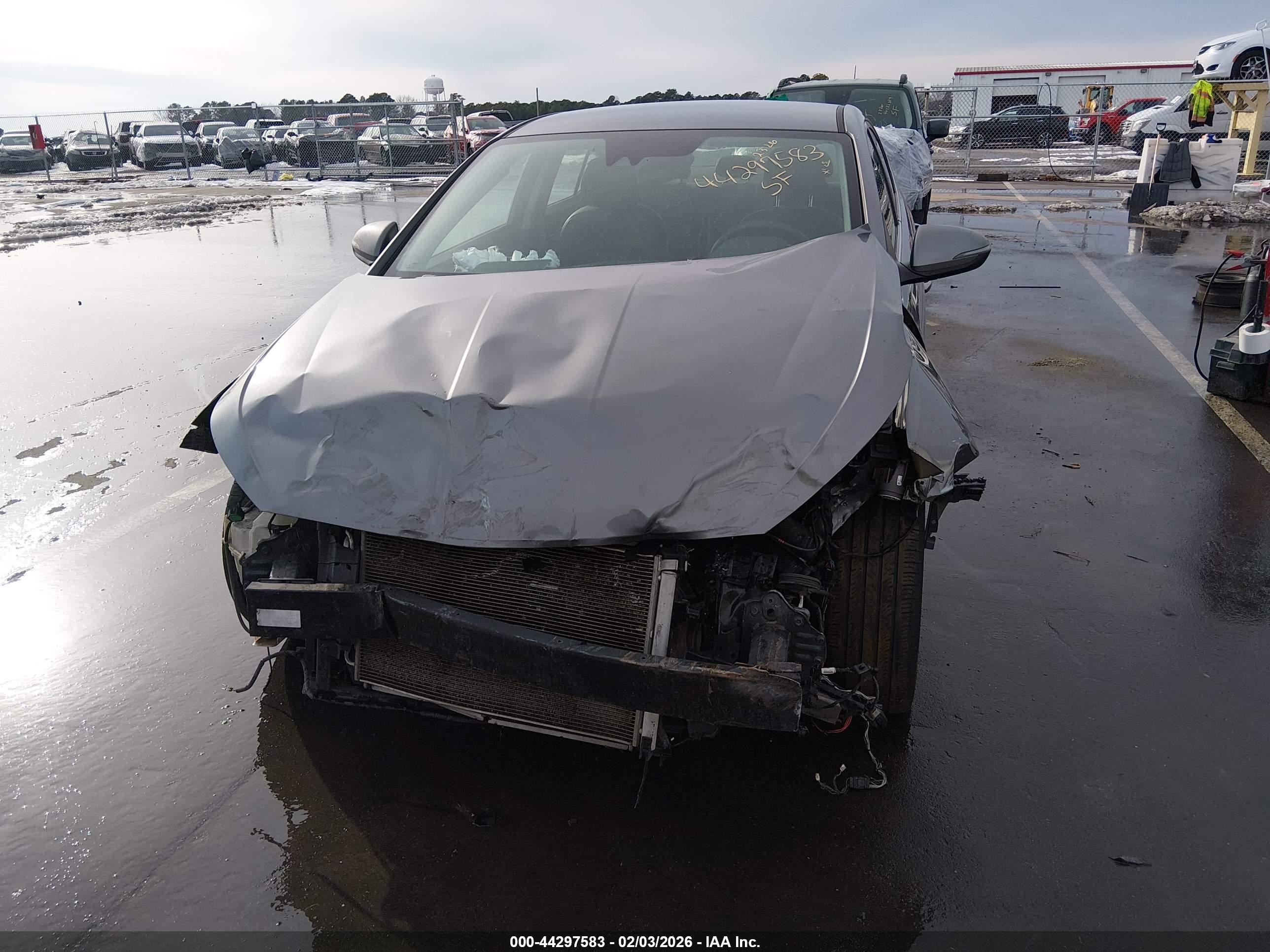 HYUNDAI ELANTRA image 6