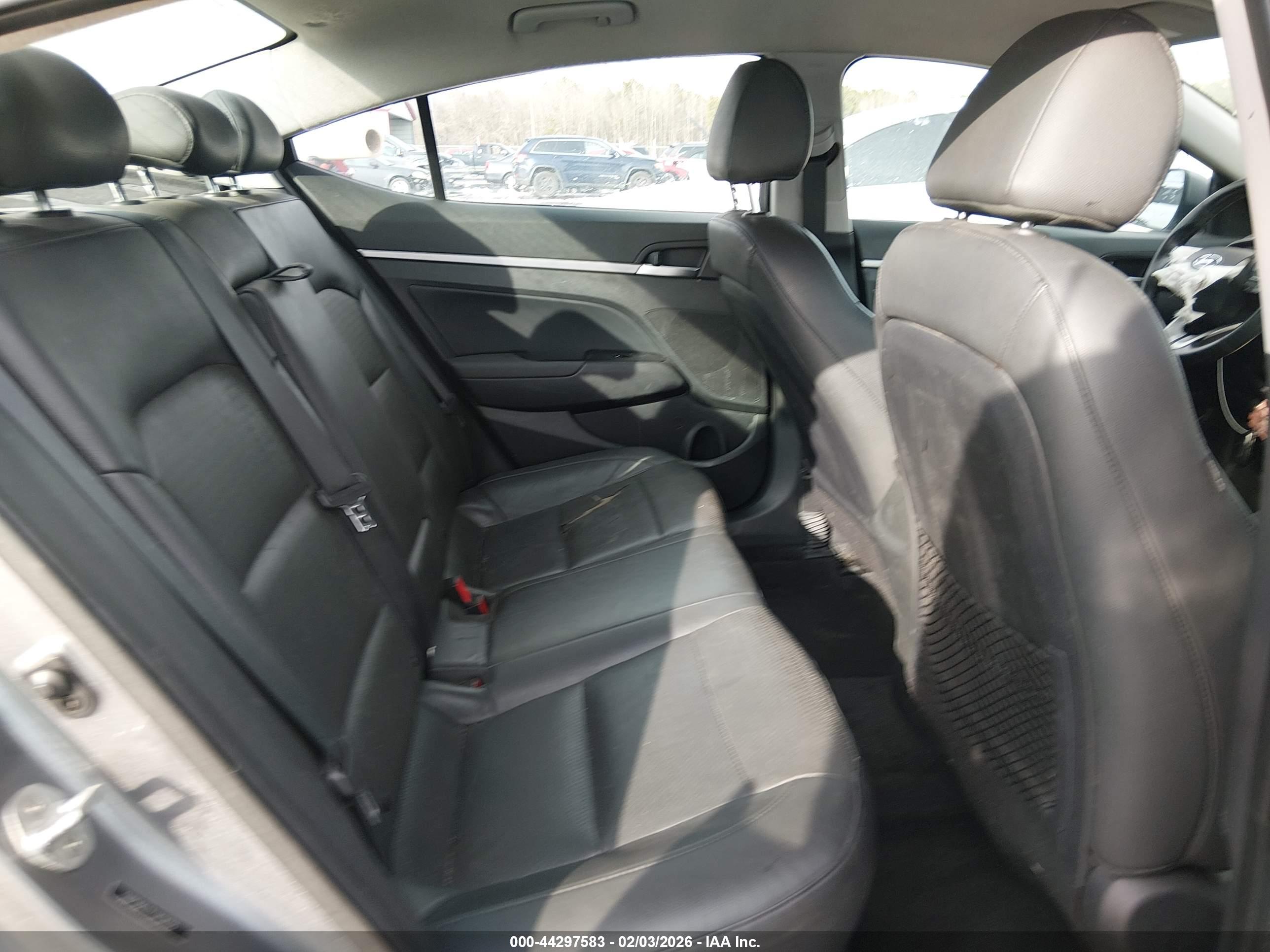 HYUNDAI ELANTRA image 8